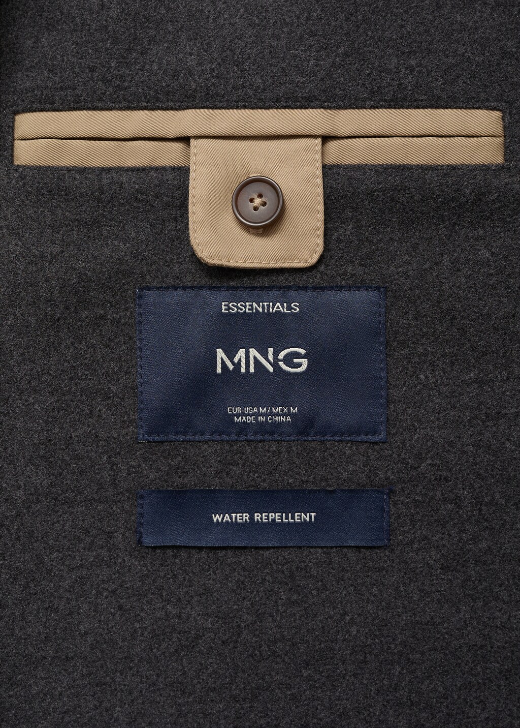 Water-repellent jacket with corduroy collar