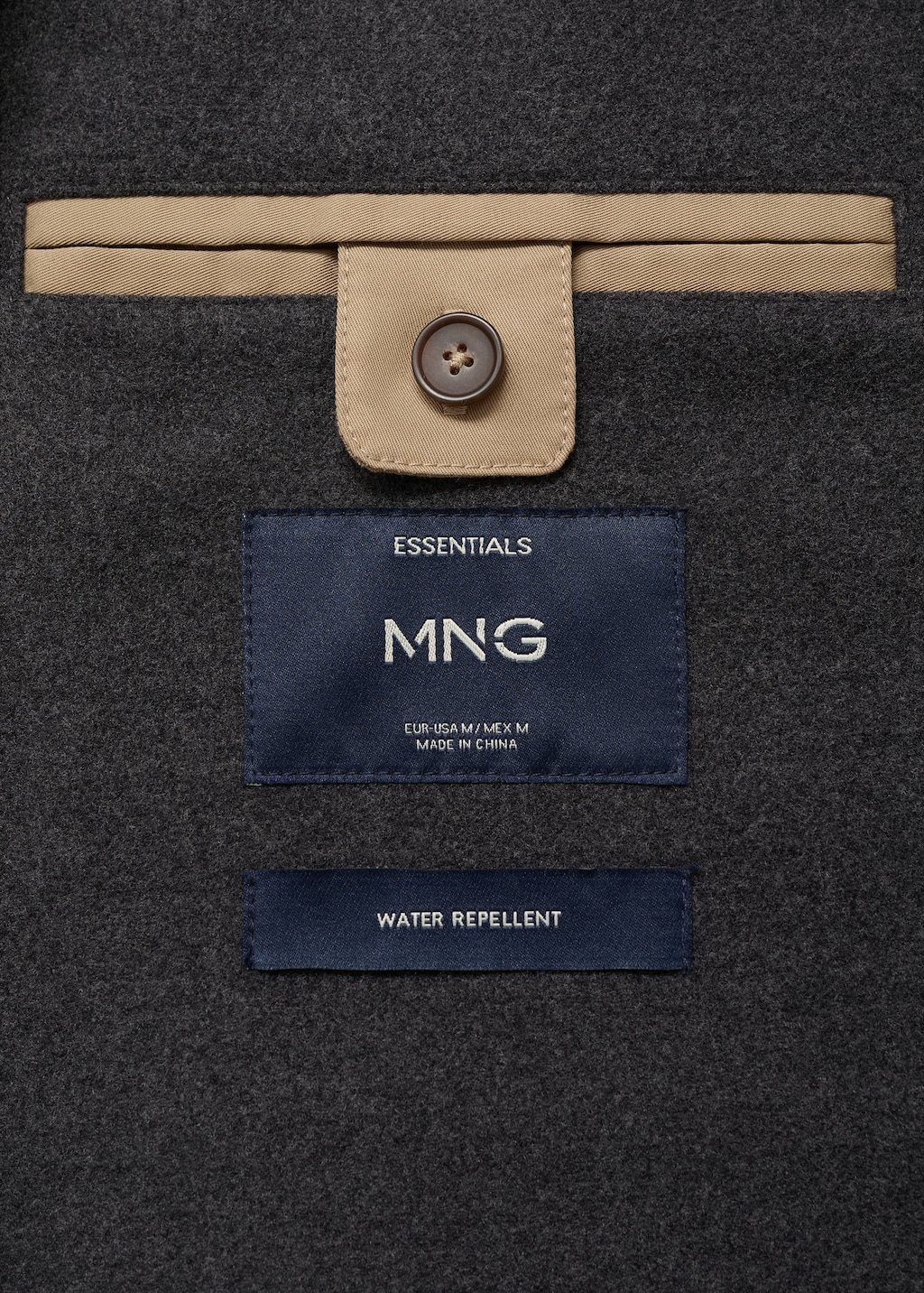 Water-repellent jacket with corduroy collar