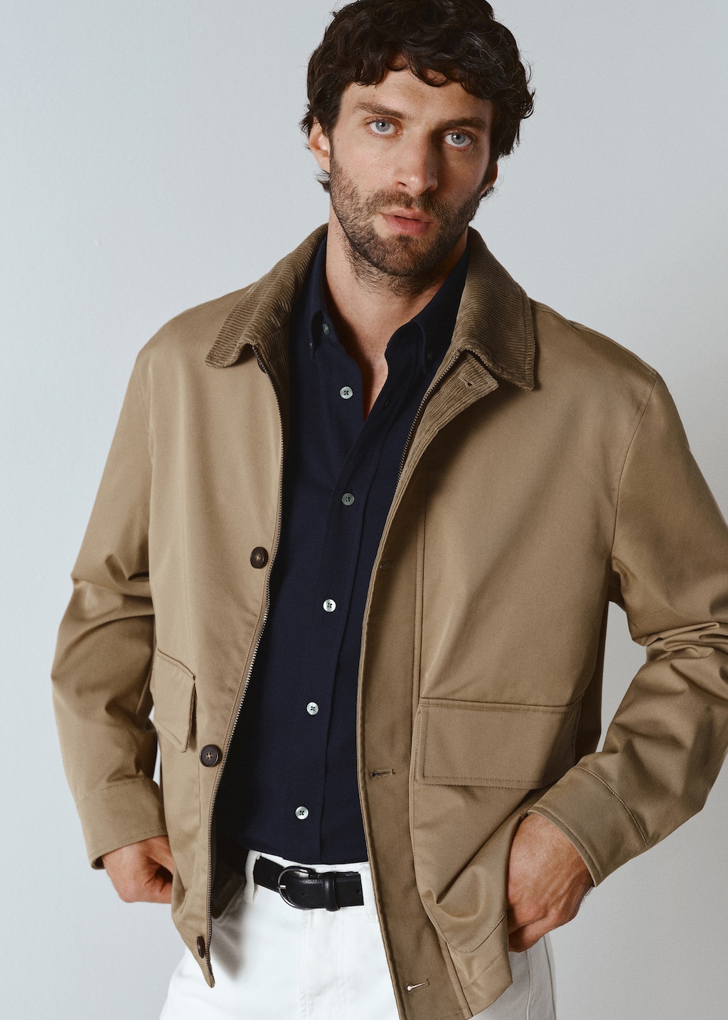 Water-repellent jacket with corduroy collar