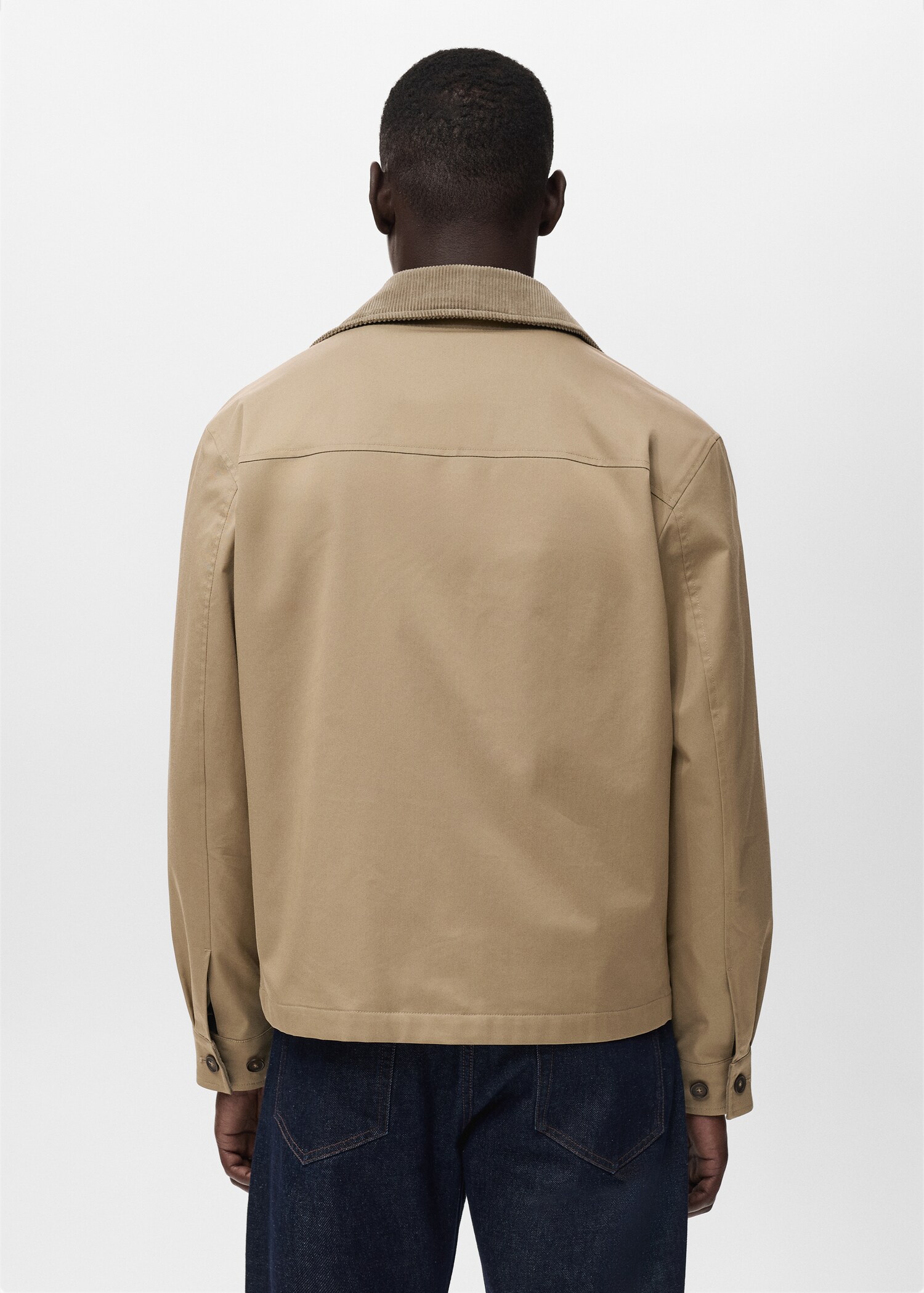 Water-repellent jacket with pockets - Reverse of the article