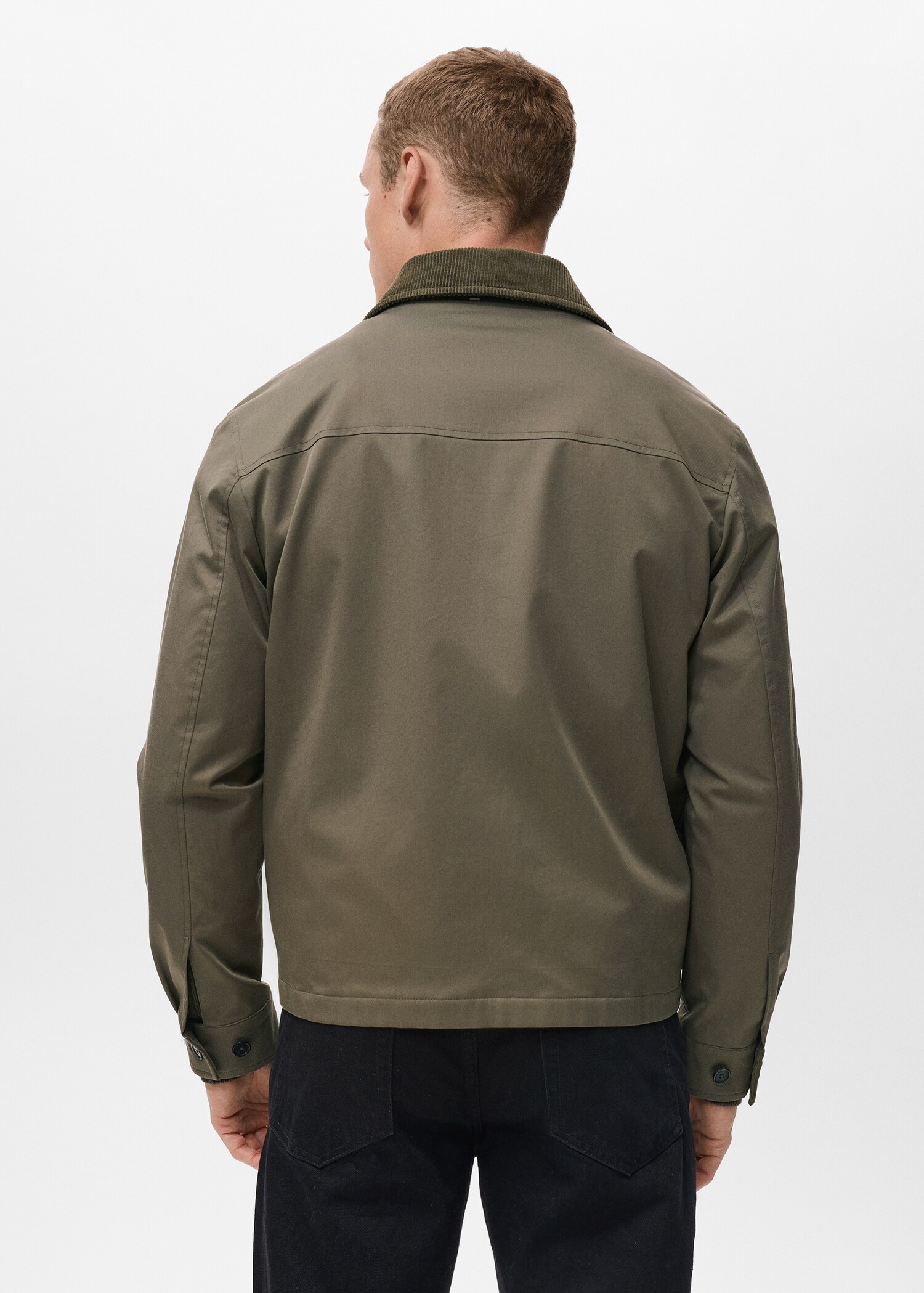 Water-repellent jacket with pockets - Reverse of the article