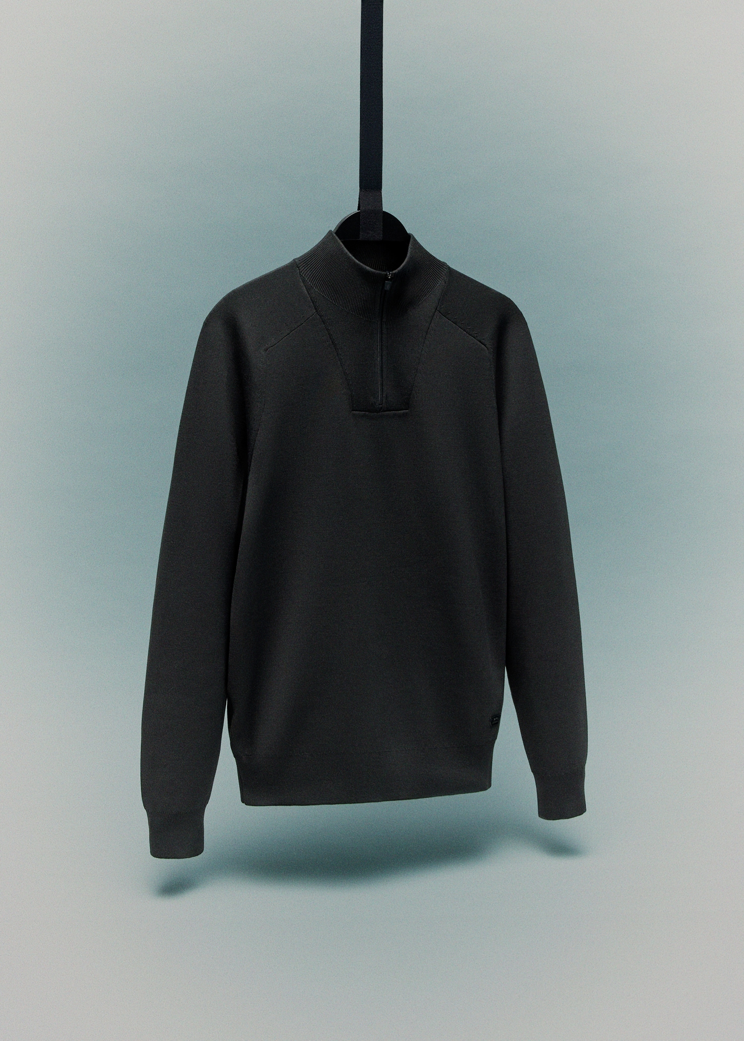 Breathable zip-neck sweater - Details of the article 9