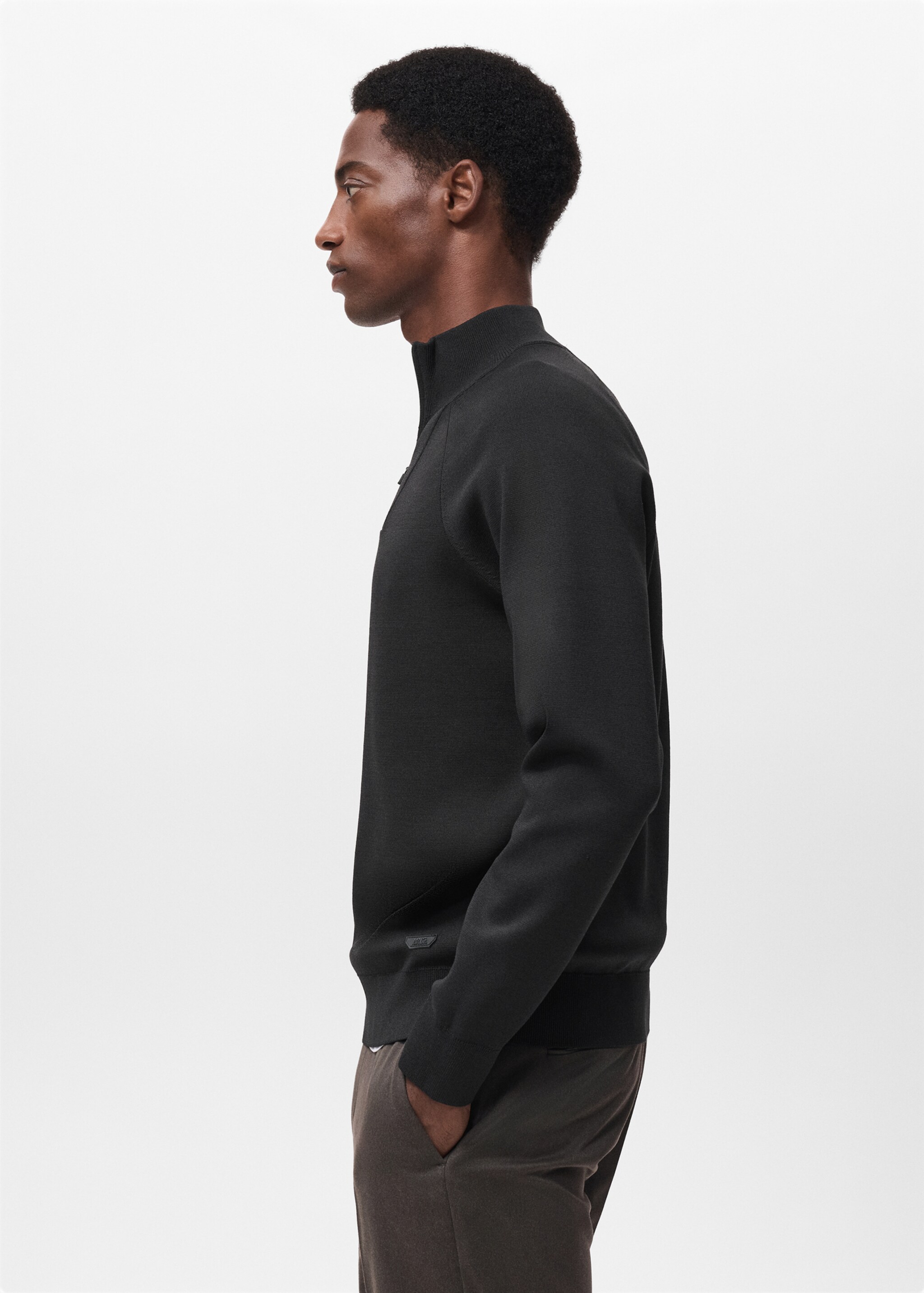 Breathable zip-neck sweater - Details of the article 2, Black. Ref: 17005979-00.