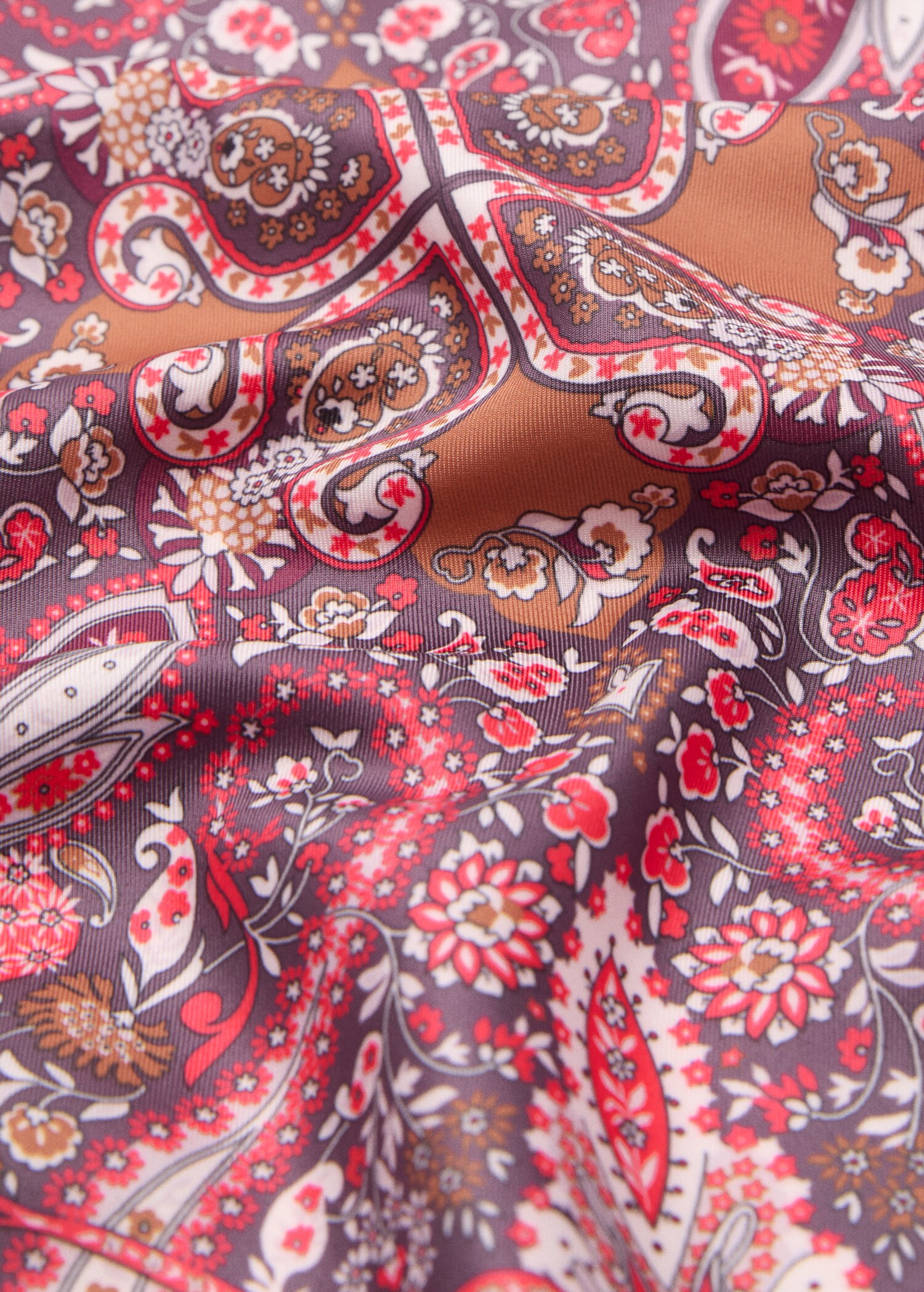 Foulard satiné imprimé - Plan moyen