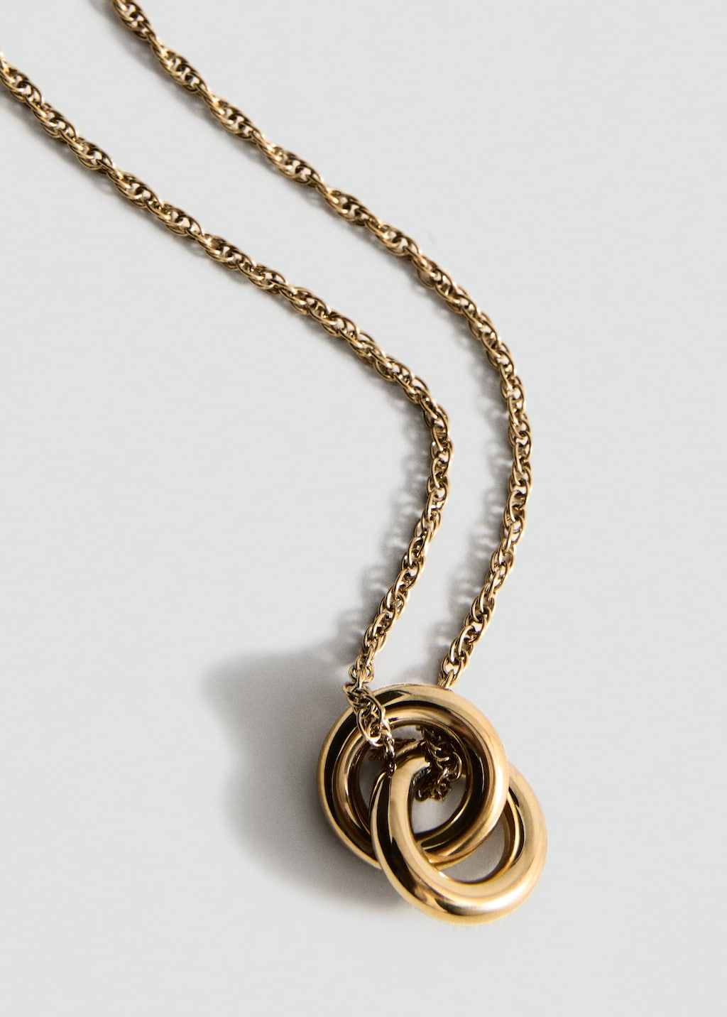 Stainless steel necklace with interlinked rings