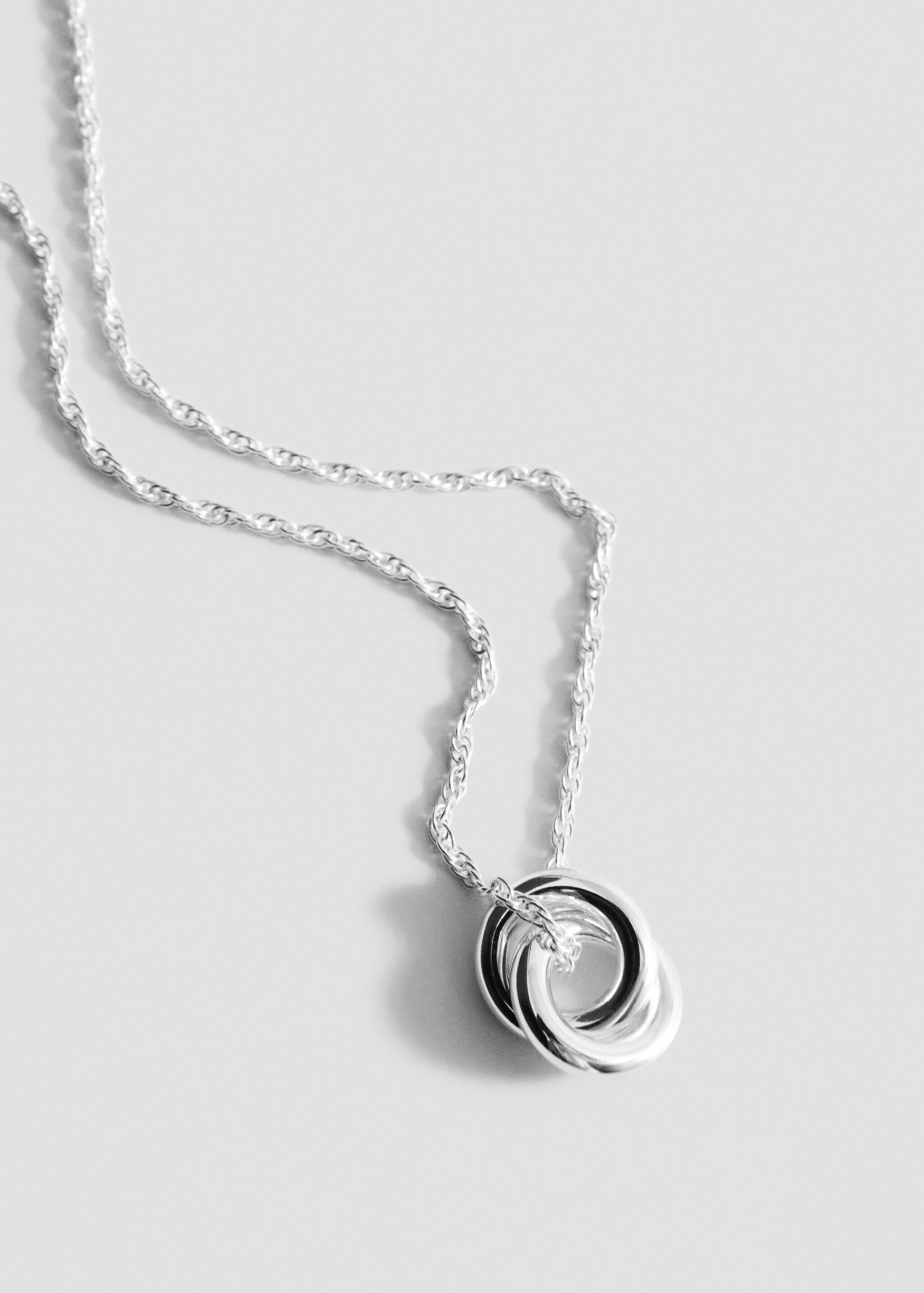 Interwoven hoops necklace - Medium plane, Silver. Ref: 17006000-00.