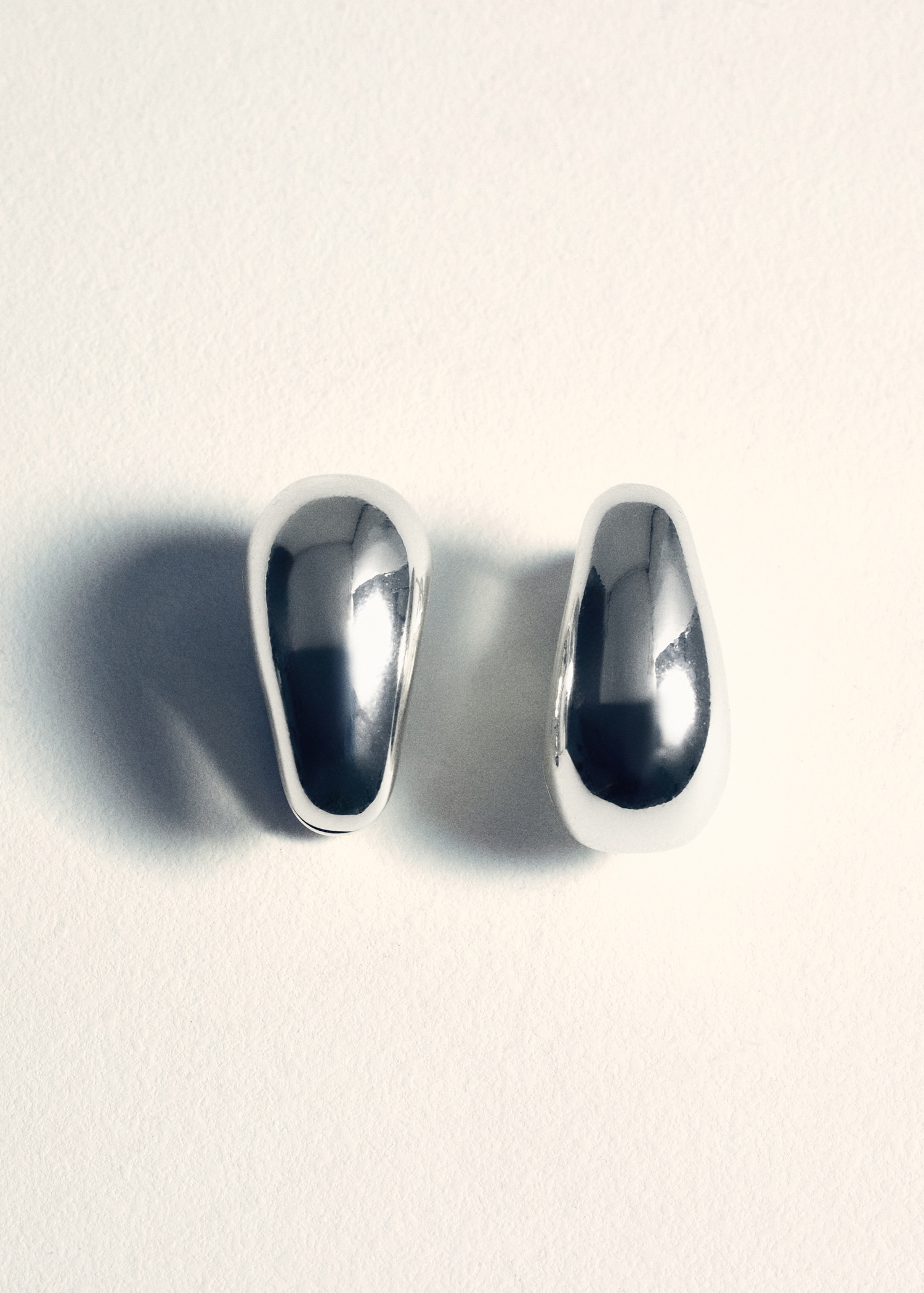Volume hoop earrings - Details of the article 5