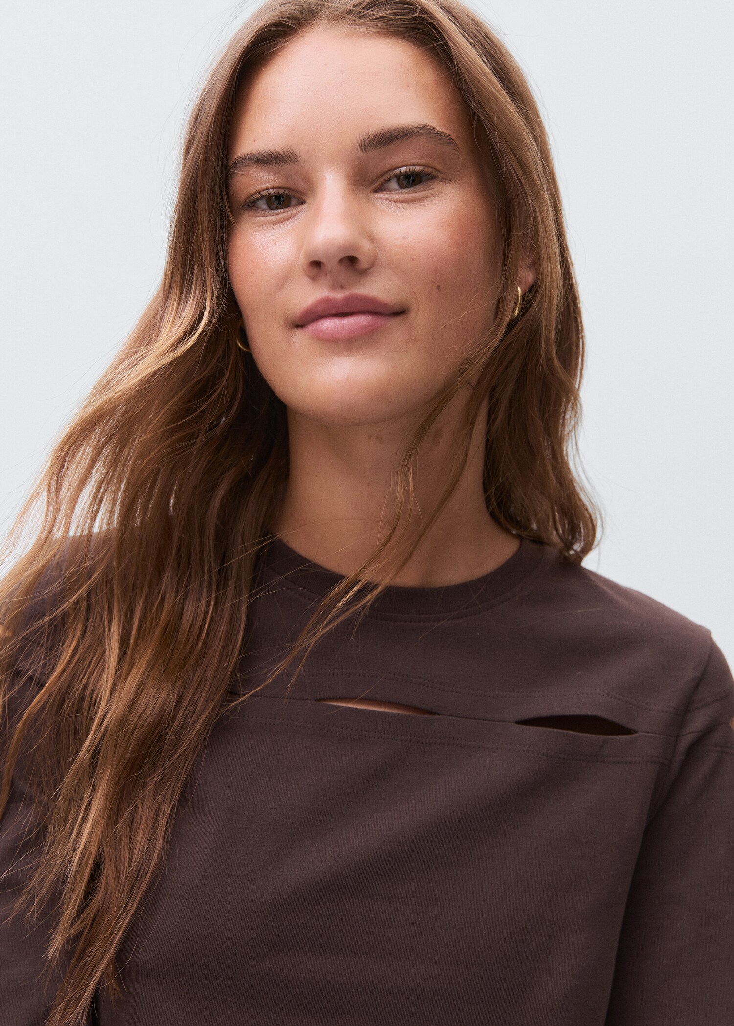 Cotton t-shirt with cut-out - Details of the article 2