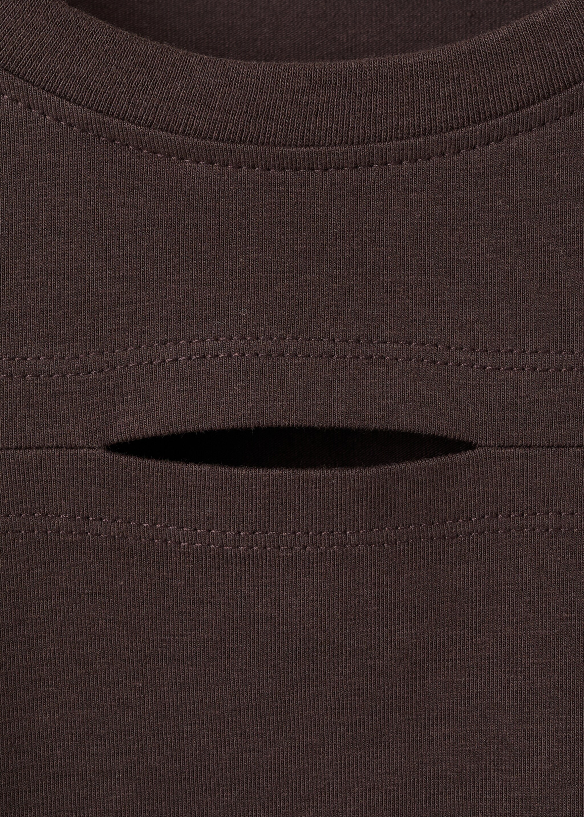 Cotton t-shirt with cut-out - Details of the article 8, Brown. Ref: 17006349-00.