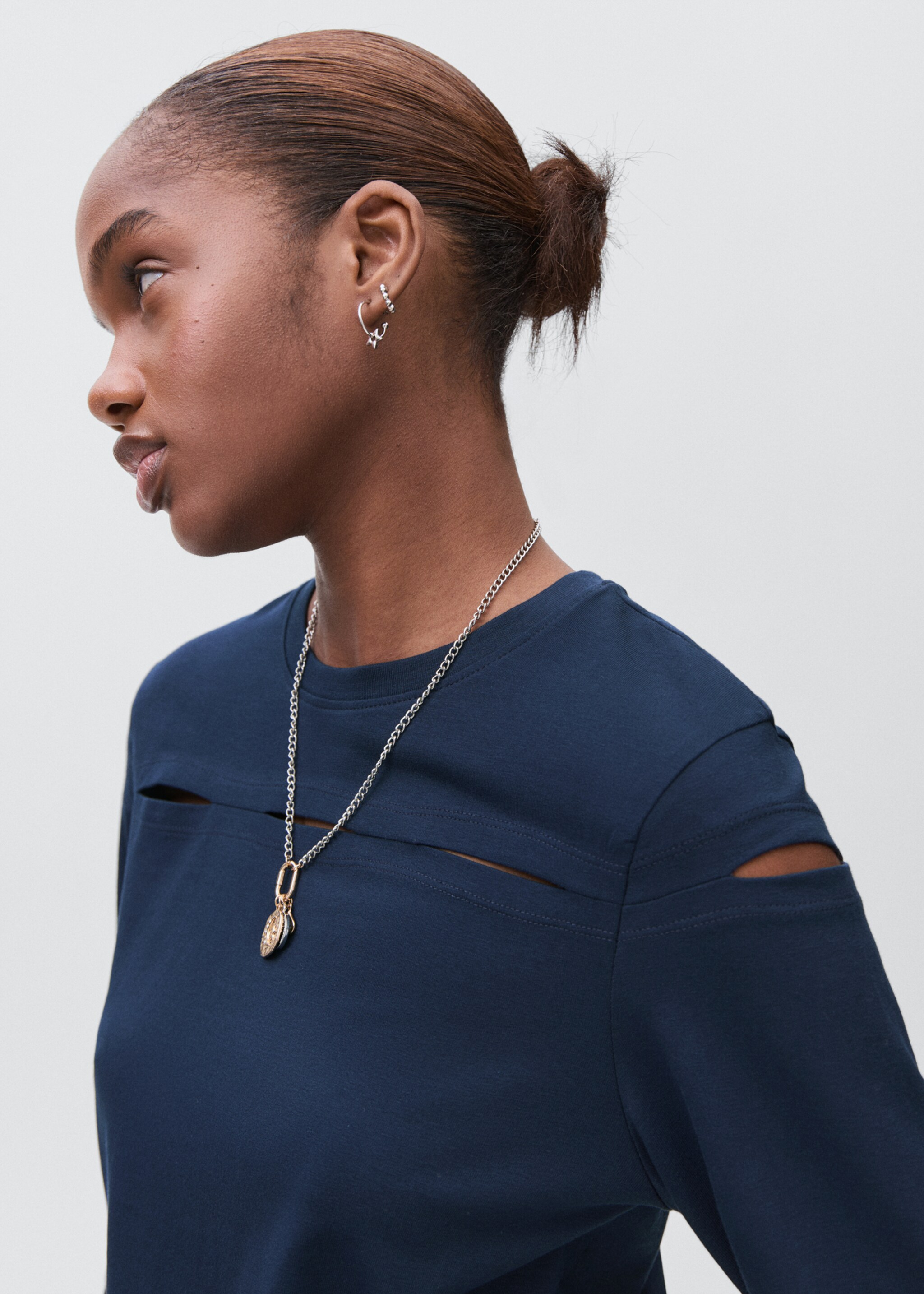 Cotton t-shirt with cut-out - Details of the article 1, Navy. Ref: 17006349-00.