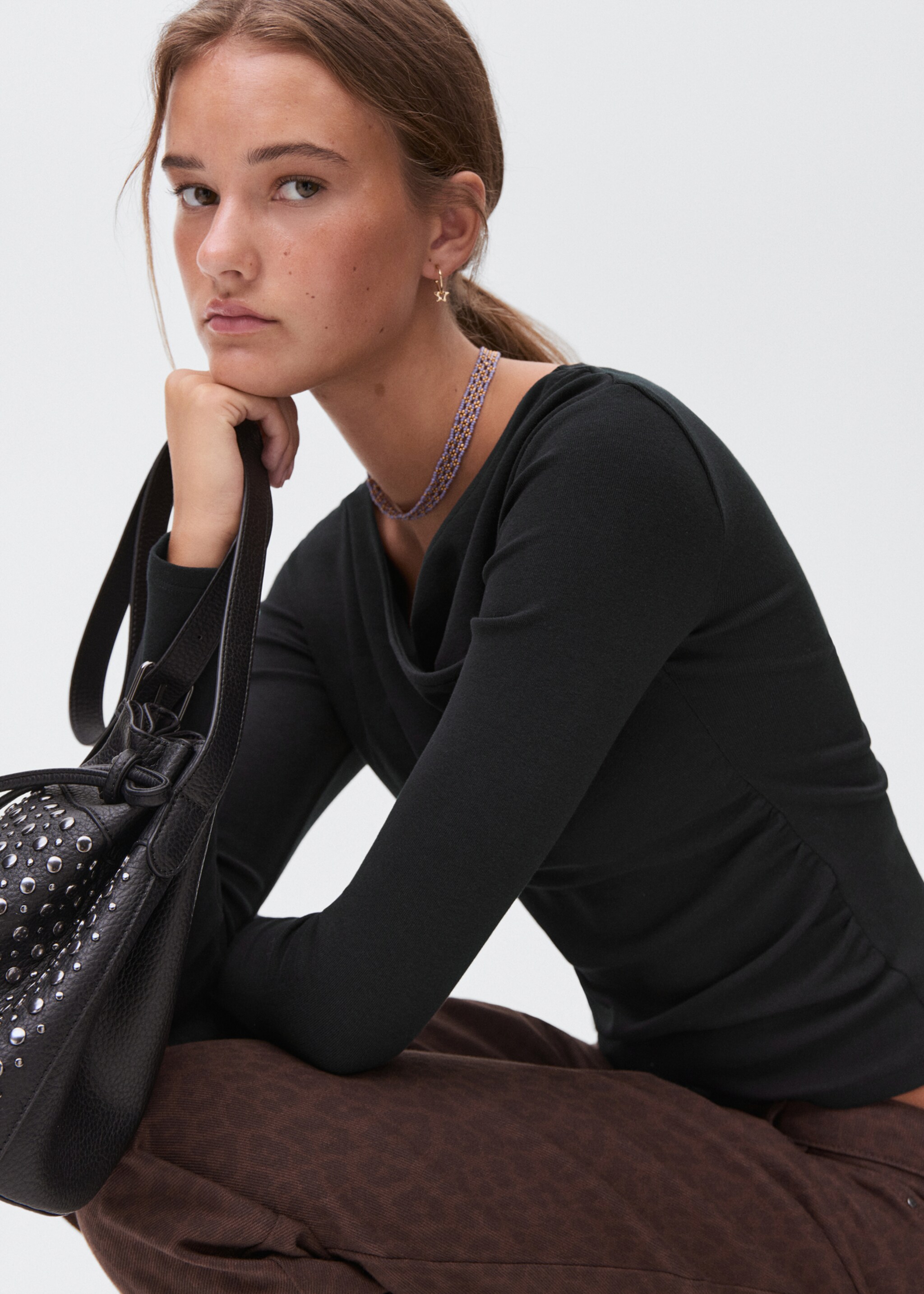 Gathered cotton t-shirt - Details of the article 2, Black. Ref: 17006352-00.