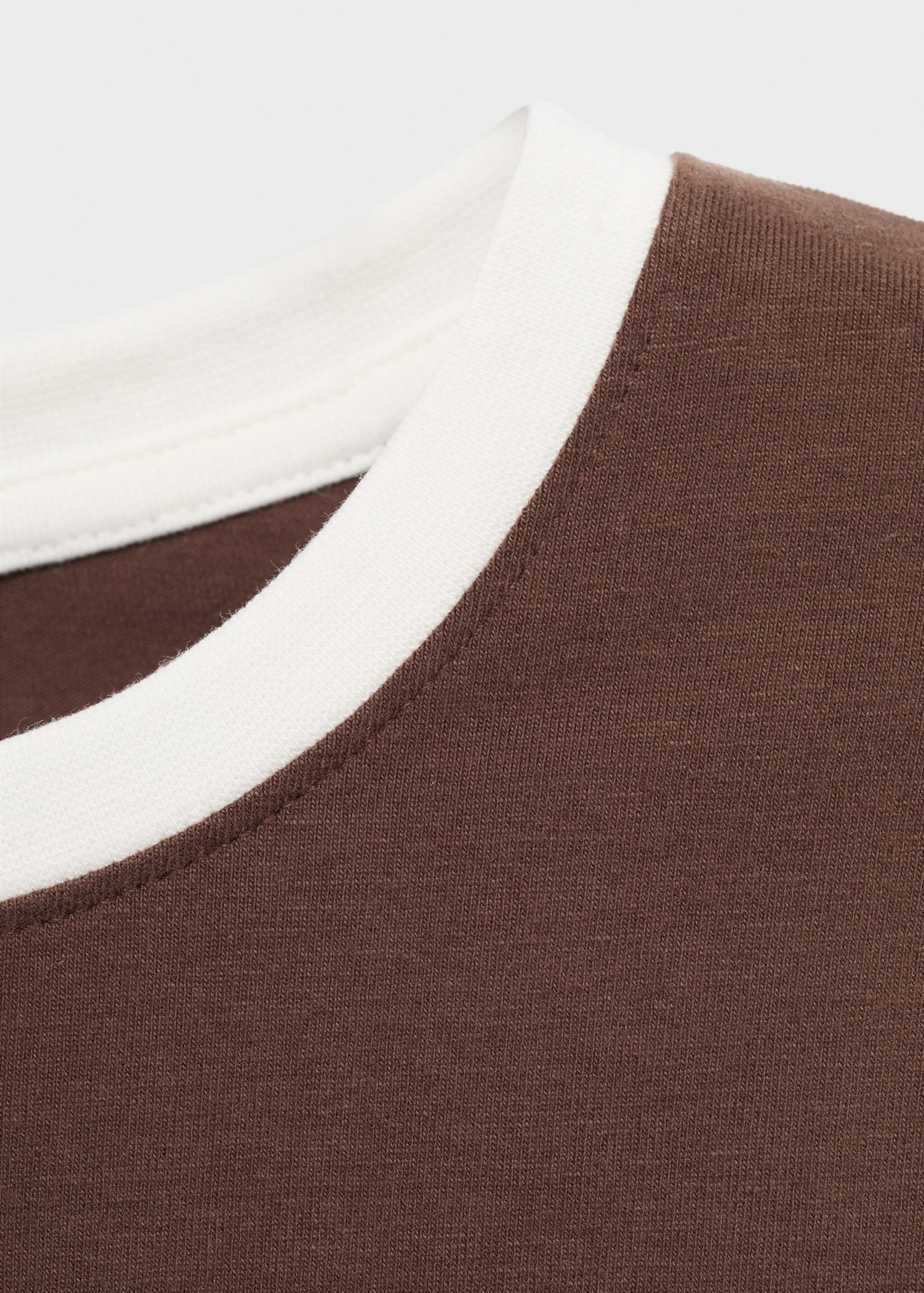 Contrasting collar cotton t-shirt - Details of the article 8, Brown. Ref: 17006357-00.