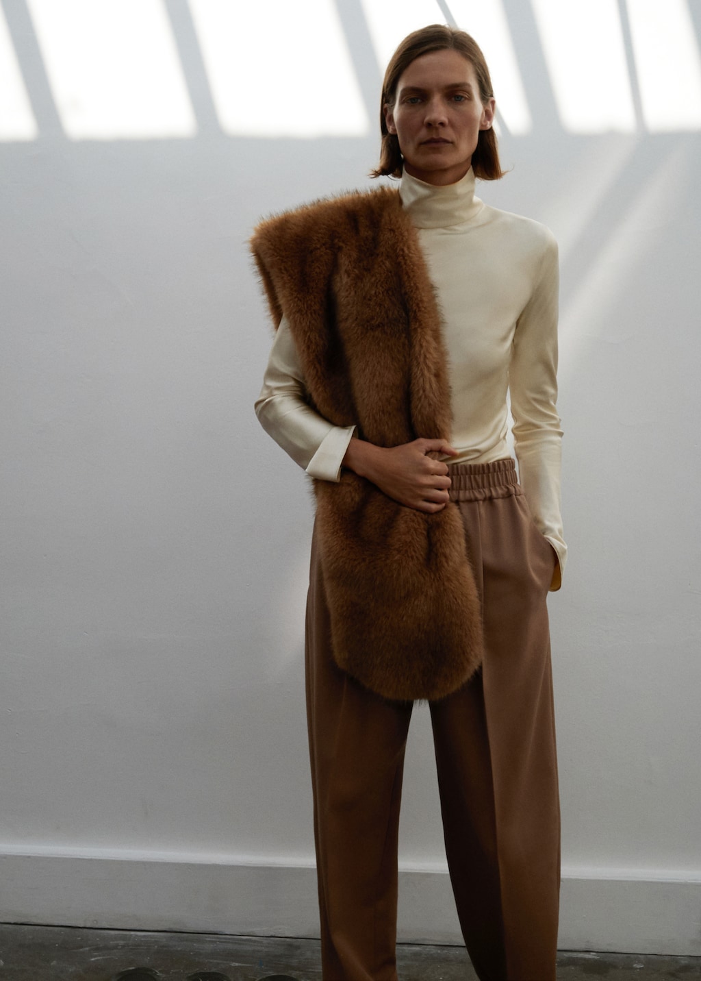 100% wool pants with elastic waist - image 3