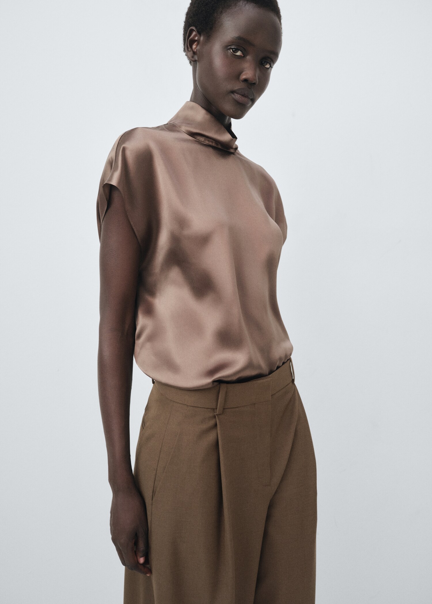 Pleated straight-leg suit trousers - Details of the article 1