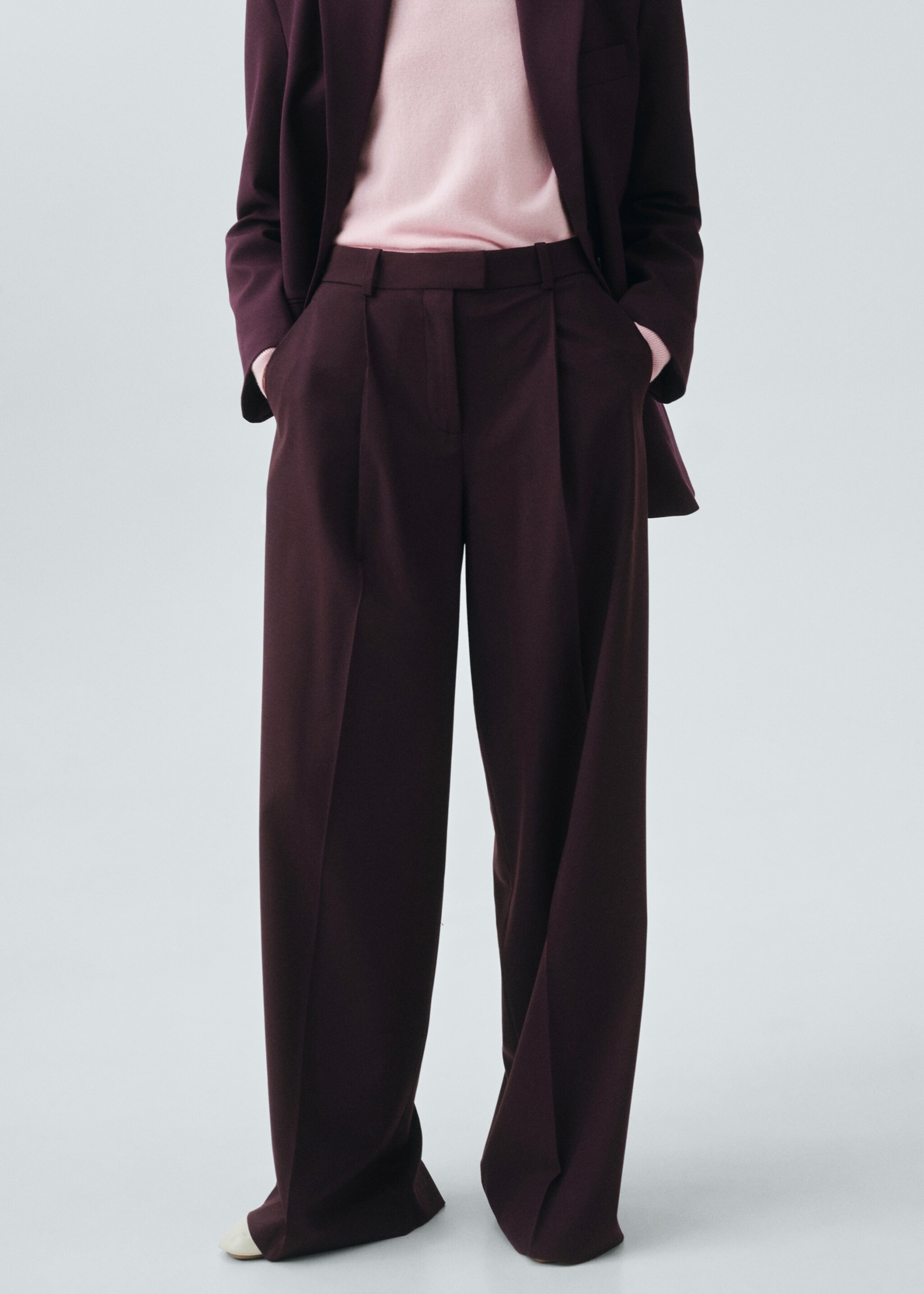 Pantalon costume droit laine - Plan moyen, Grenat. Ref: 17006368-00.