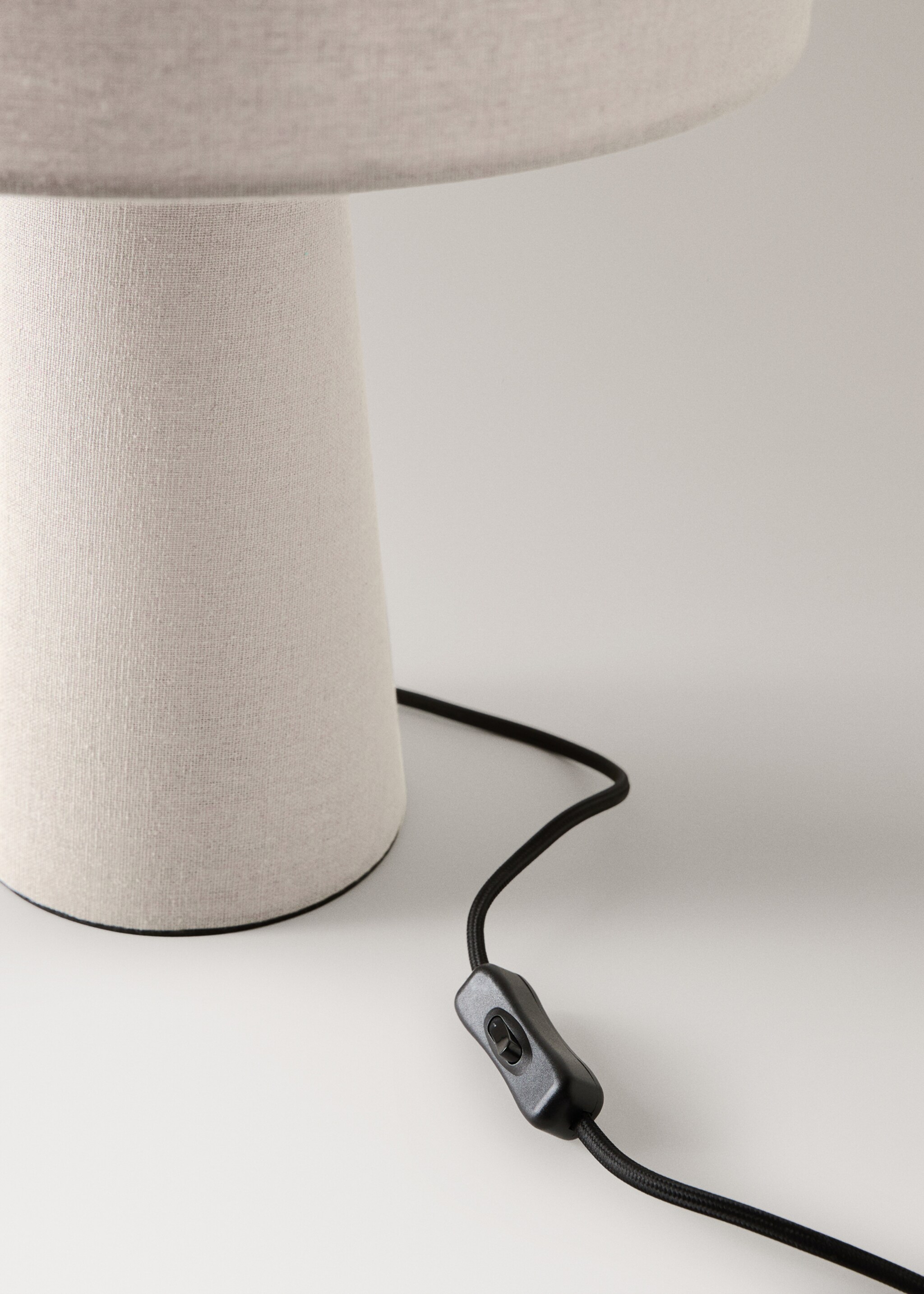Grande lampe de table en tissu - Détail de l'article 3, Beige. Ref: 17006729-00.