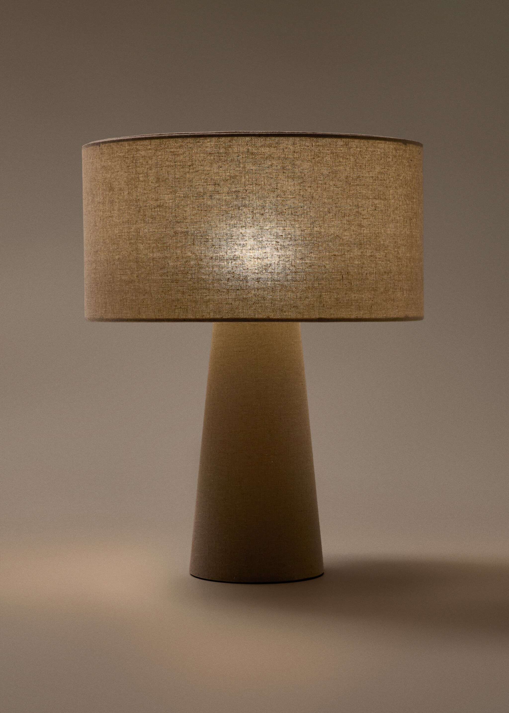 Grande lampe de table en tissu - Détail de l'article 4, Beige. Ref: 17006729-00.