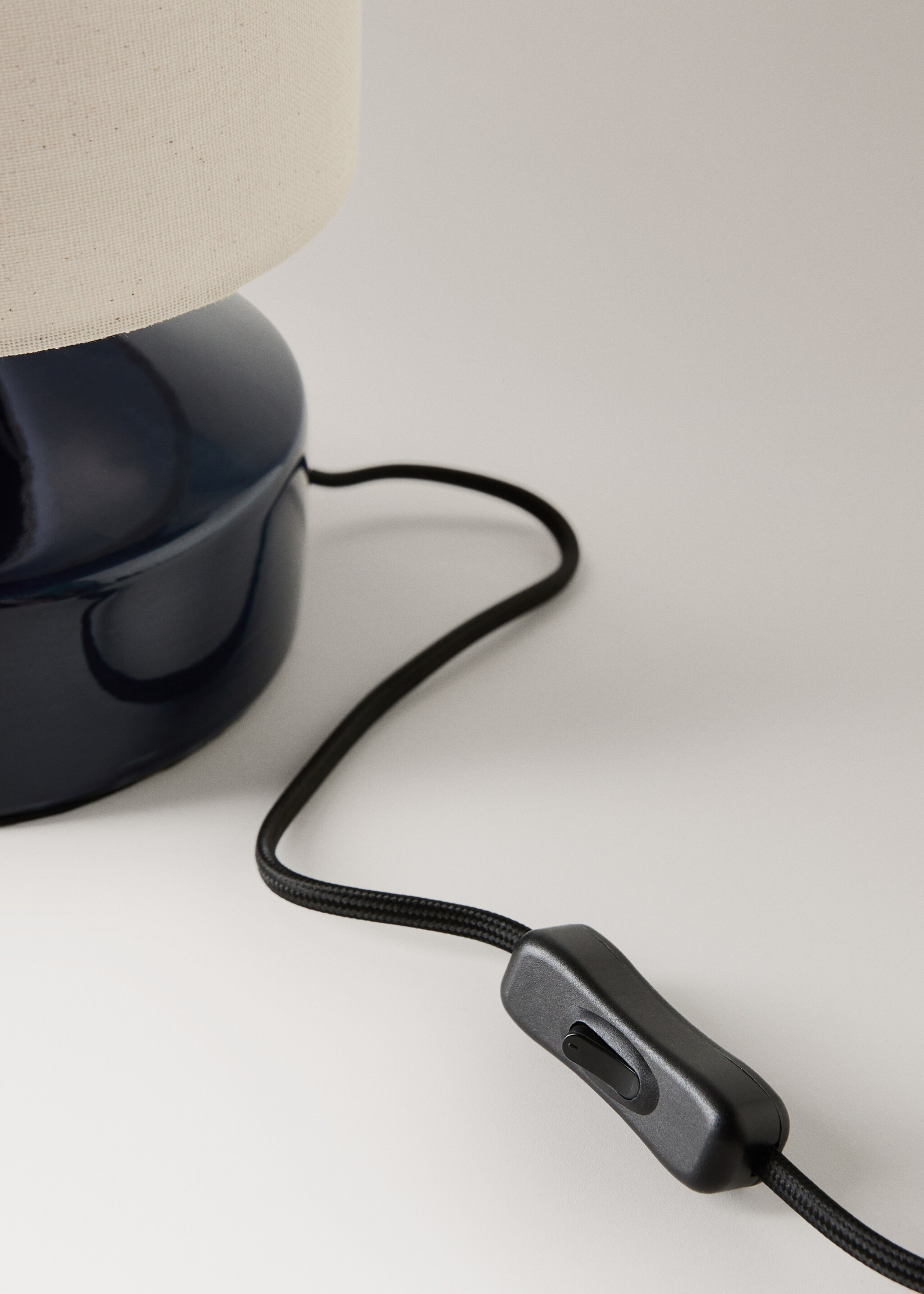 Lampa med fot i keramik - Detaljer om artikeln 3, Nattblå. Ref: 17006730-00.