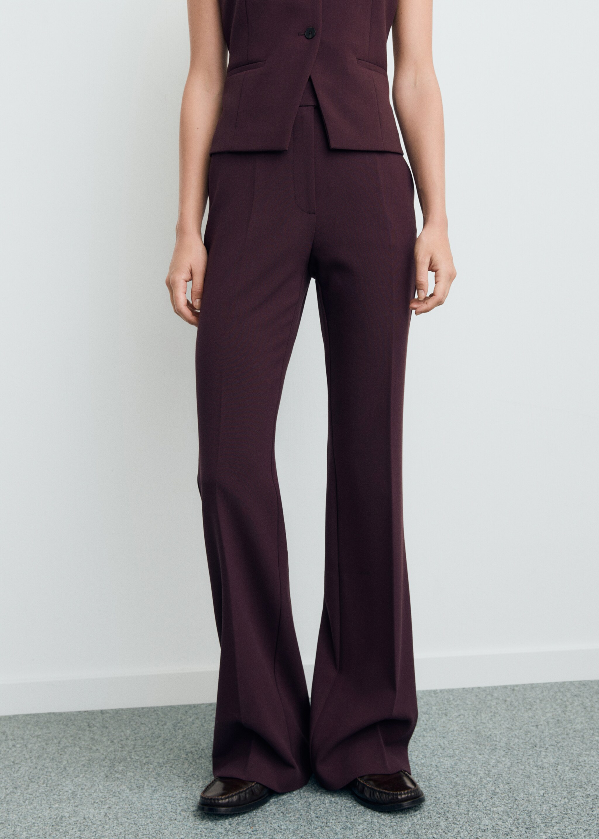 Mid-rise flare trousers - Medium plane, Plum. Ref: 17006734-00.