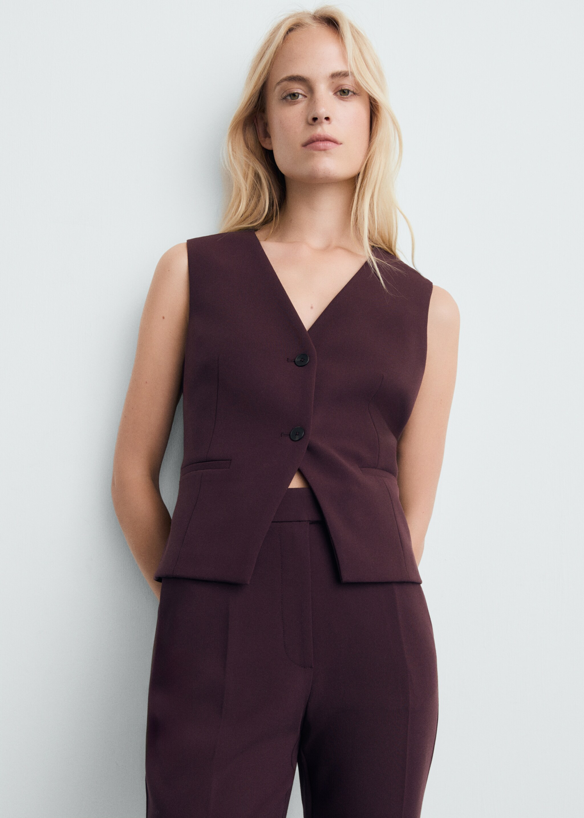 Mid-rise flare trousers - Details of the article 1, Plum. Ref: 17006734-00.