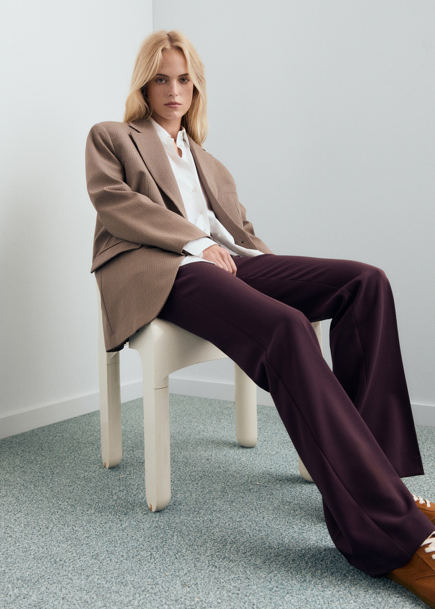 Mid-rise flare trousers - Details of the article 2