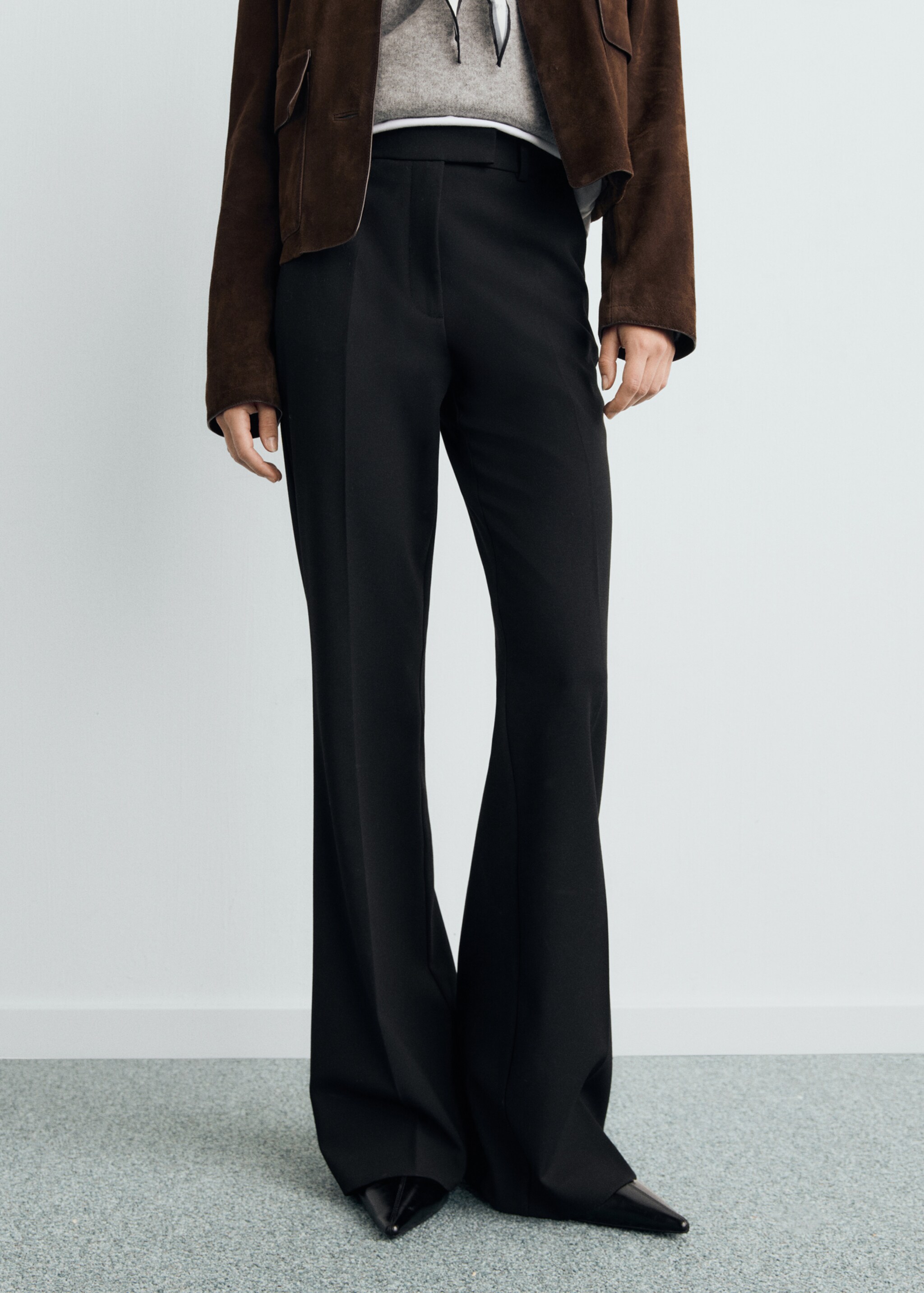 Mid-rise flare trousers - Medium plane, Black. Ref: 17006734-00.