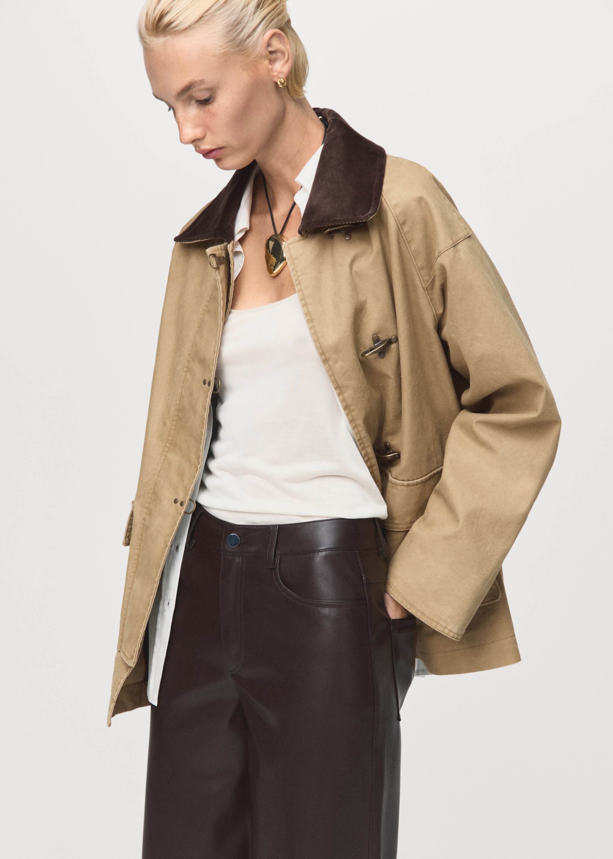 Leather-effect straight trousers - Details of the article 1, Maroon. Ref: 17006735-00.
