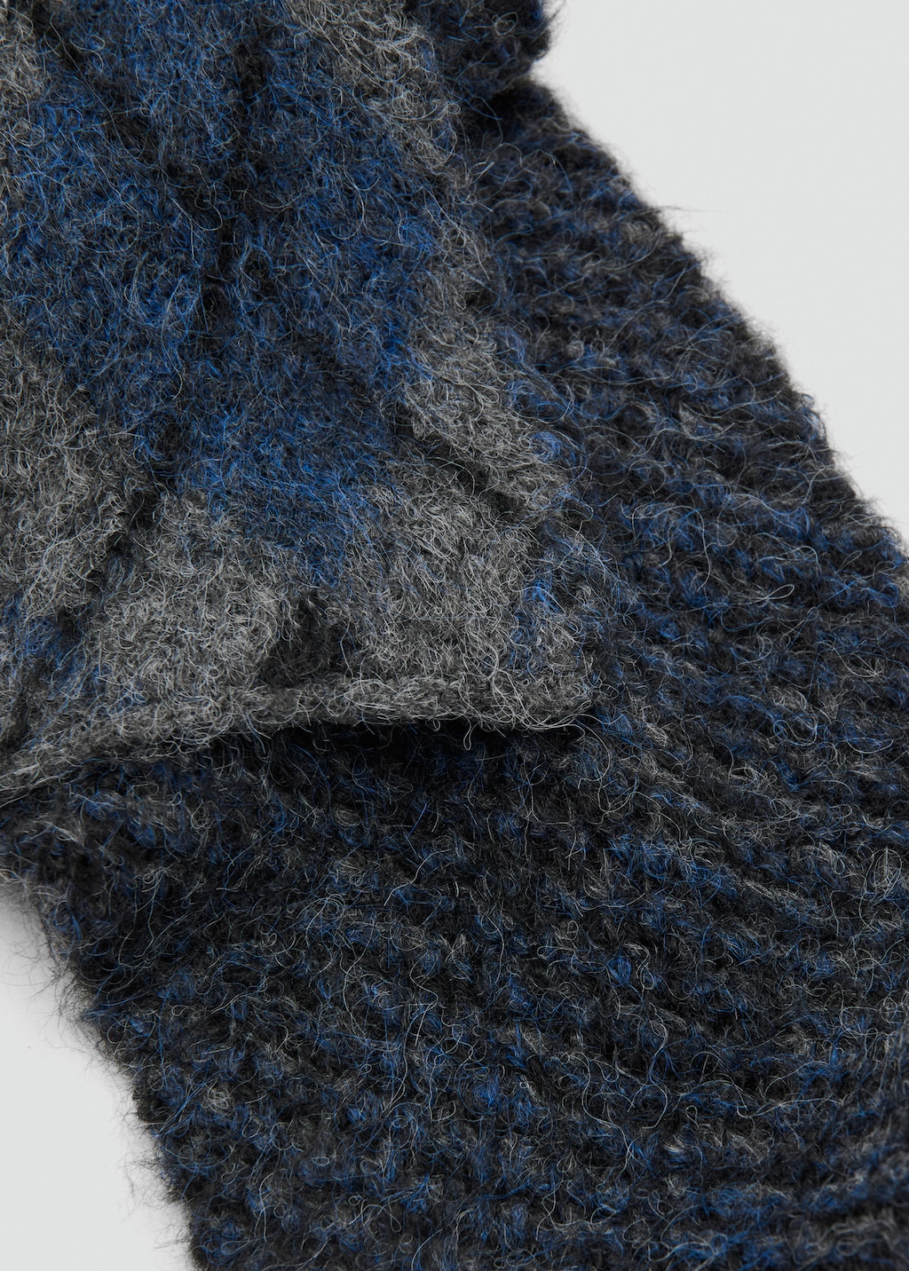 Argyle-patterned knit scarf