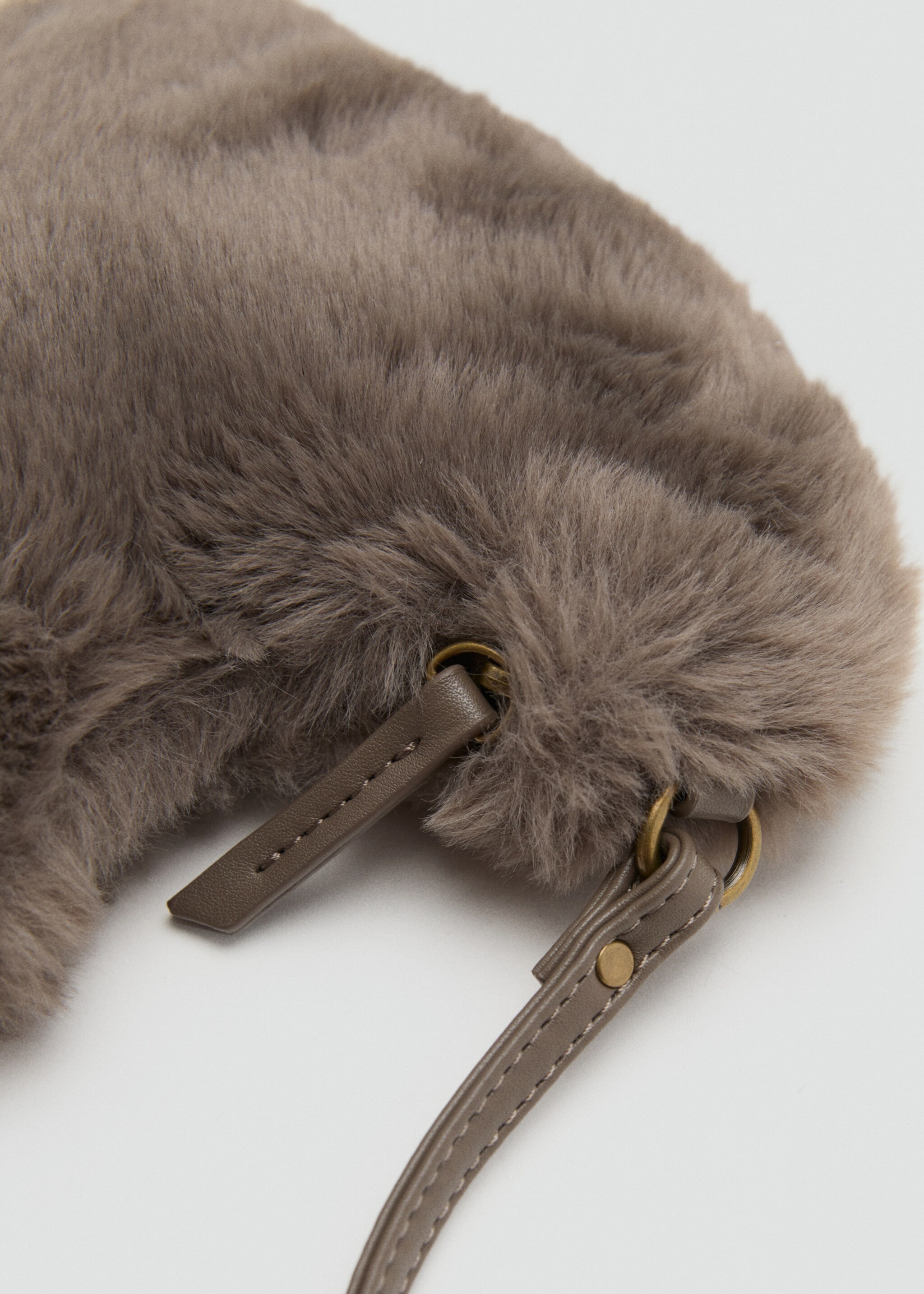 Heart-shaped faux fur handbag - Details of the article 1, Medium Brown. Ref: 17006745-00.