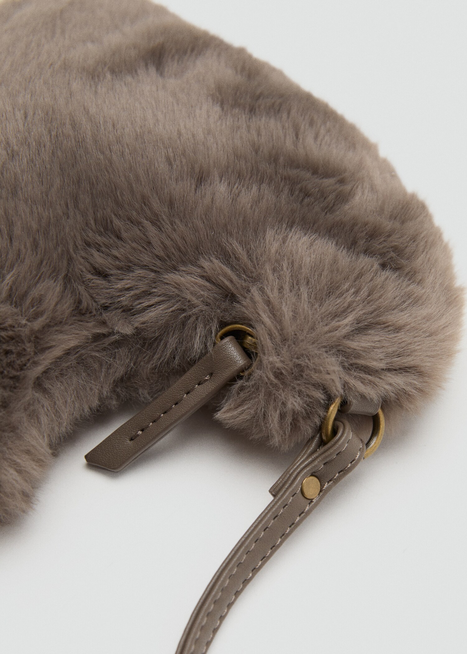 Heart-shaped faux fur handbag - Details of the article 1