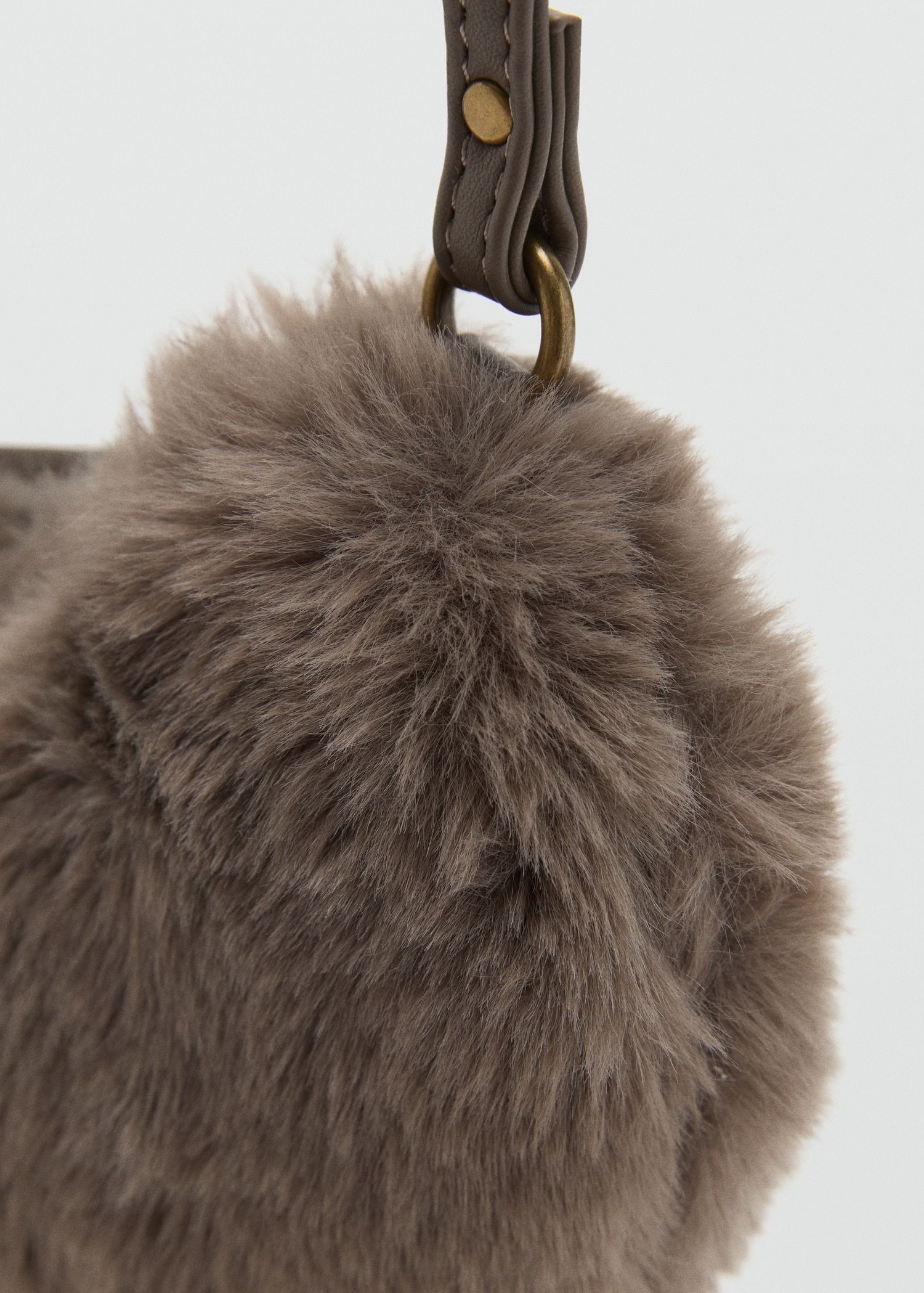 Heart-shaped faux fur handbag - Details of the article 2