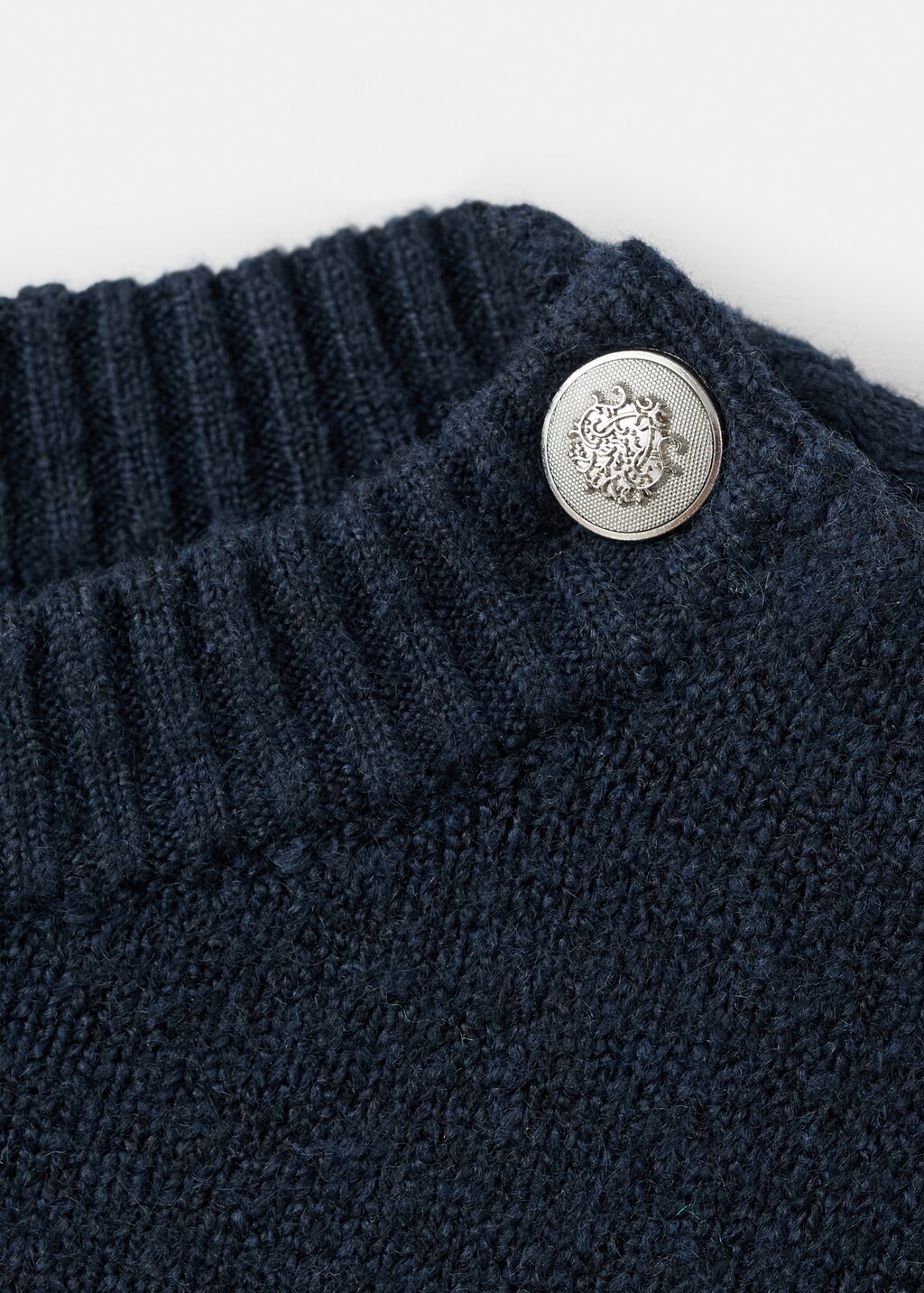 Buttons detail knit sweater