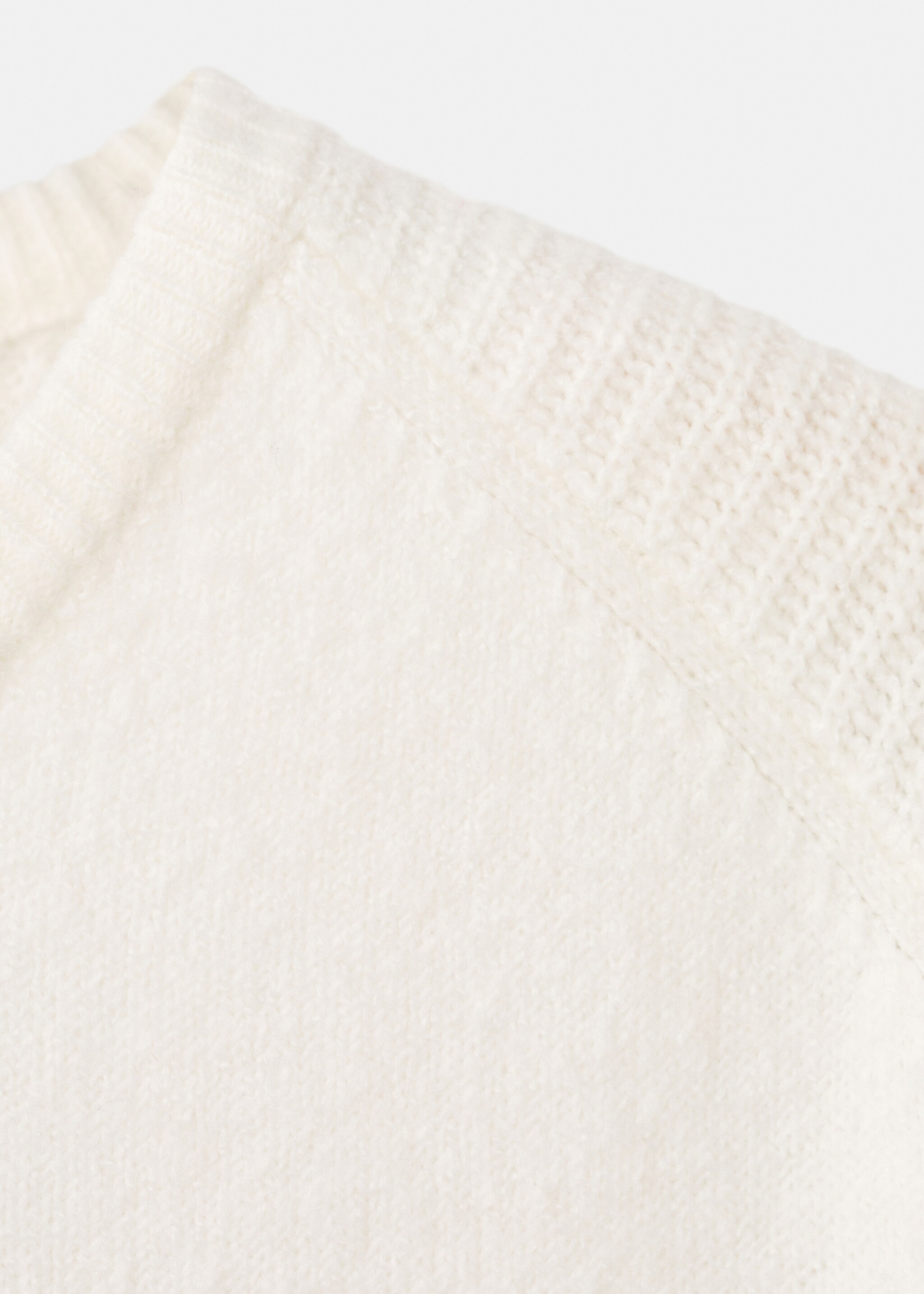 Long-sleeve knitted sweater - Details of the article 0, White. Ref: 17007134-00.