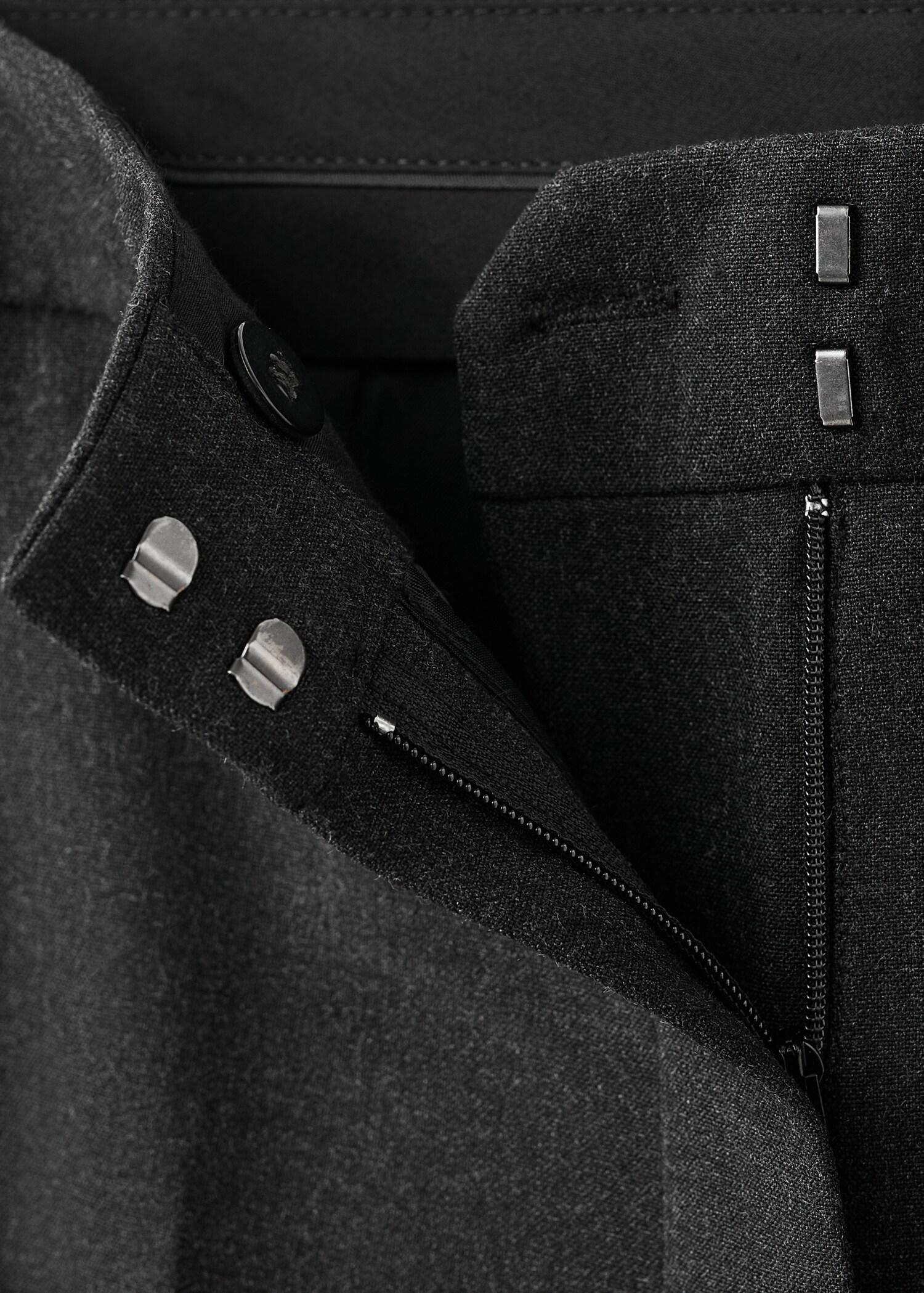 Pleated suit trousers - Details of the article 8