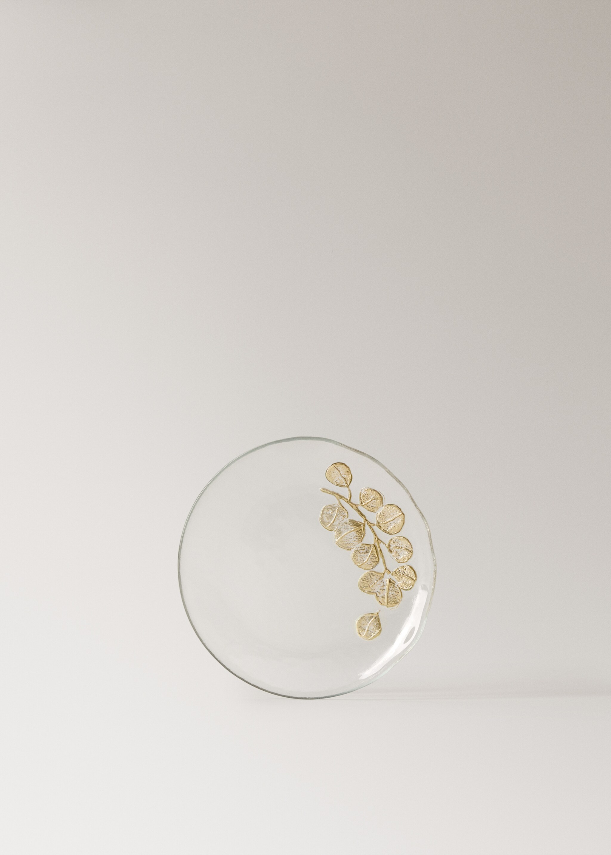 Glass dessert plate with eucalyptus detail - Article without model, Gold. Ref: 17007780-00.