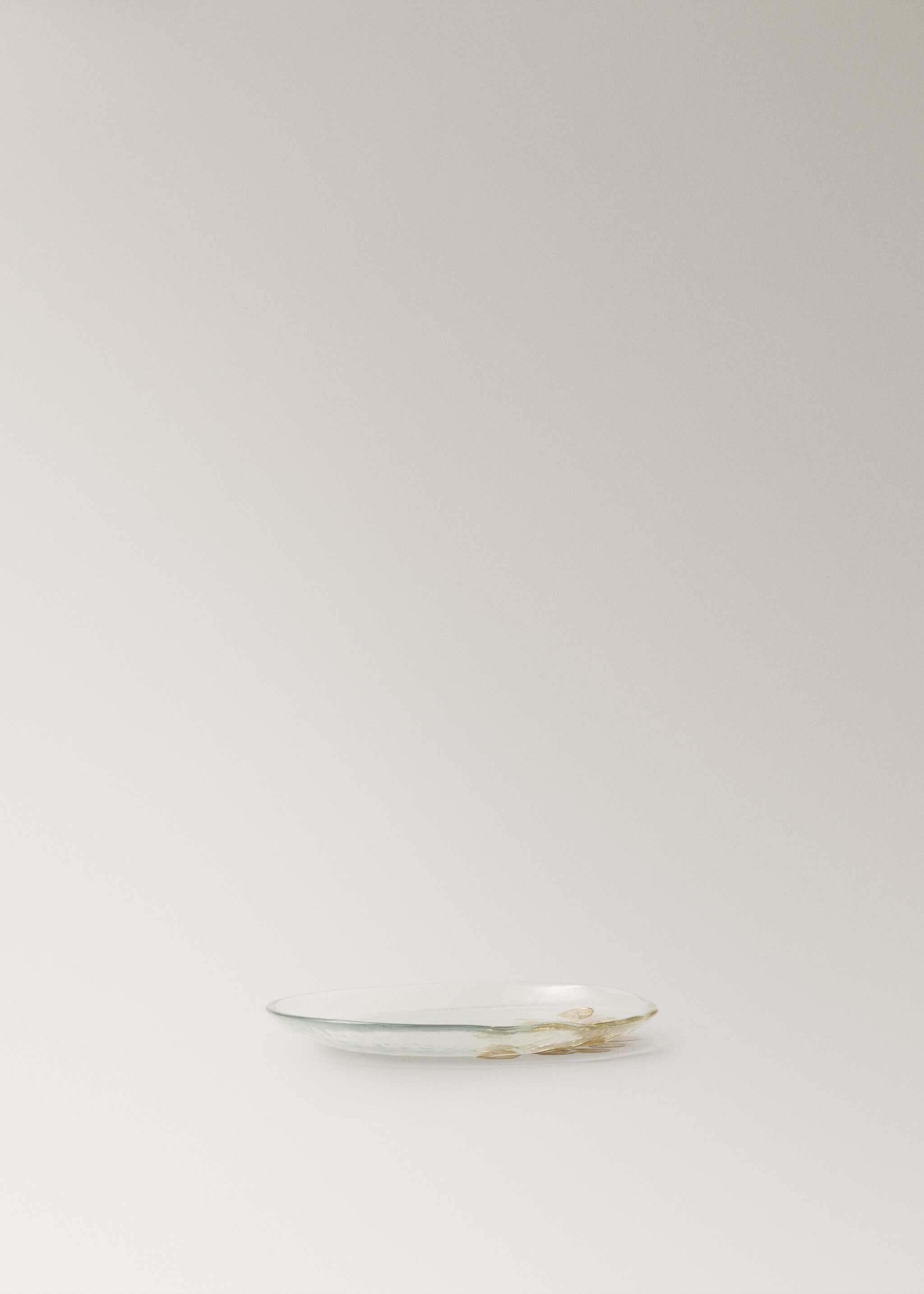 Glass dessert plate with eucalyptus detail - Details of the article 2, Gold. Ref: 17007780-00.