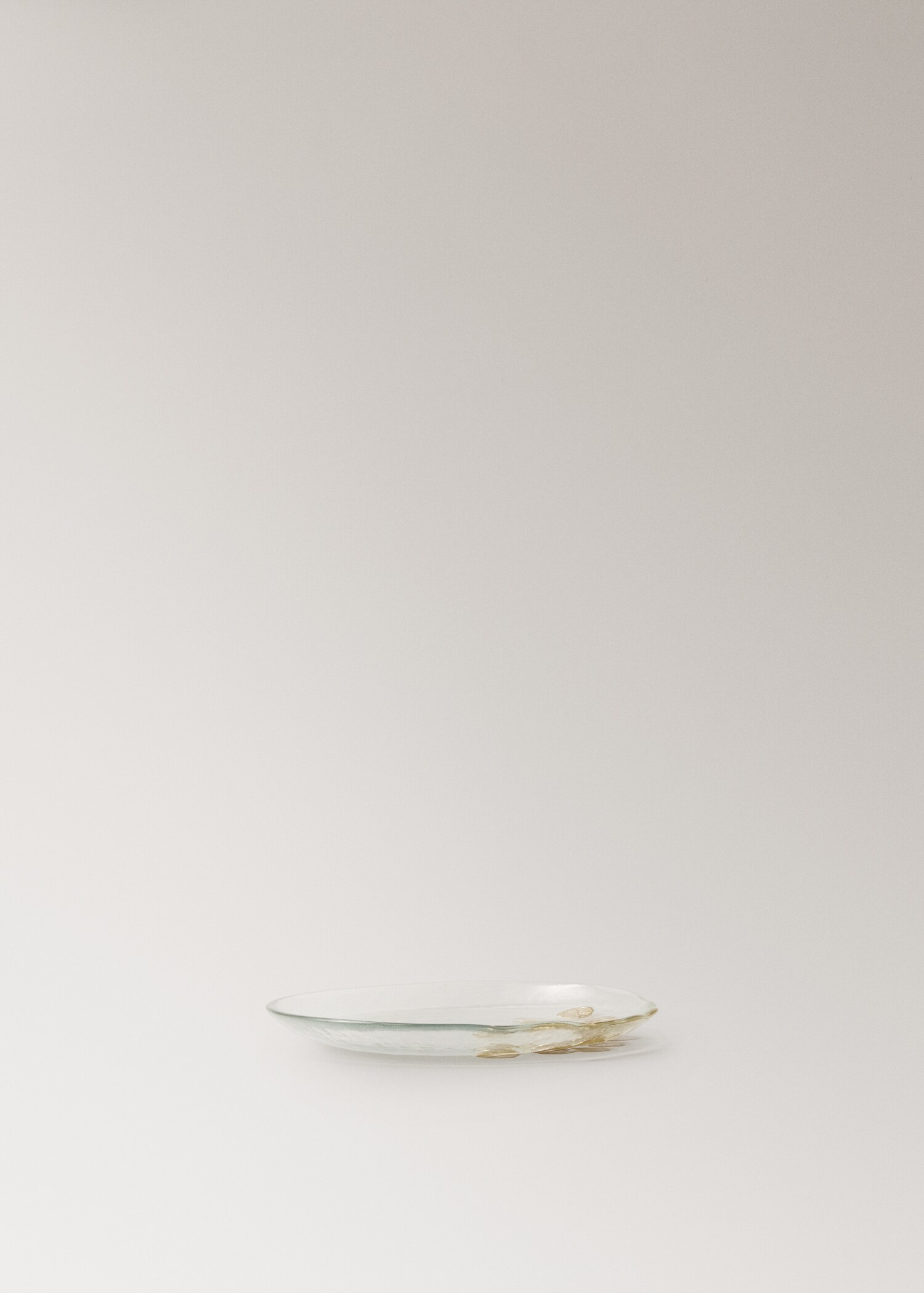 Glass dessert plate with eucalyptus detail - Details of the article 2