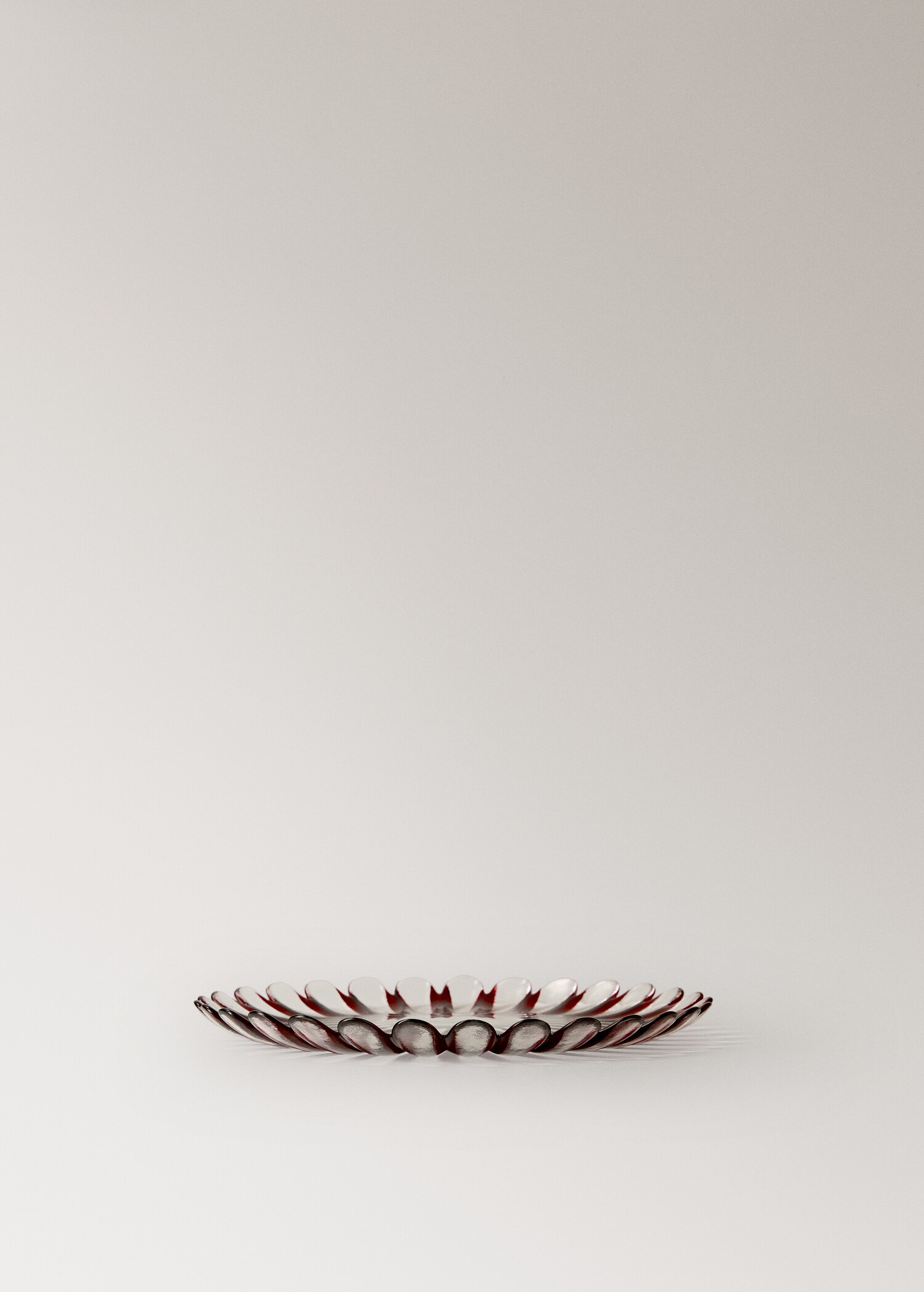 Glass dessert plate with spiral print - Details of the article 1