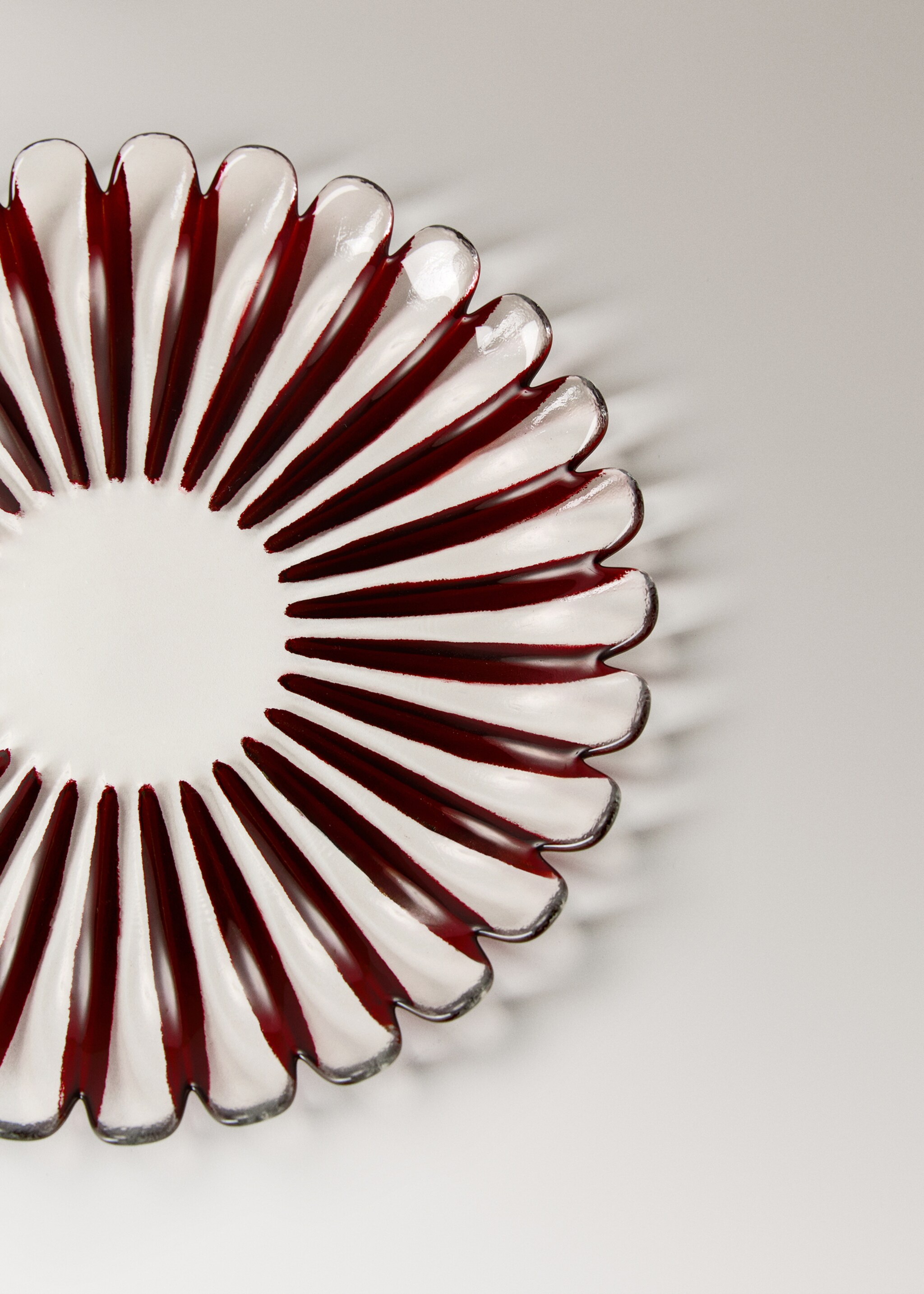 Glass dessert plate with spiral print - Details of the article 2, Red. Ref: 17007781-00.