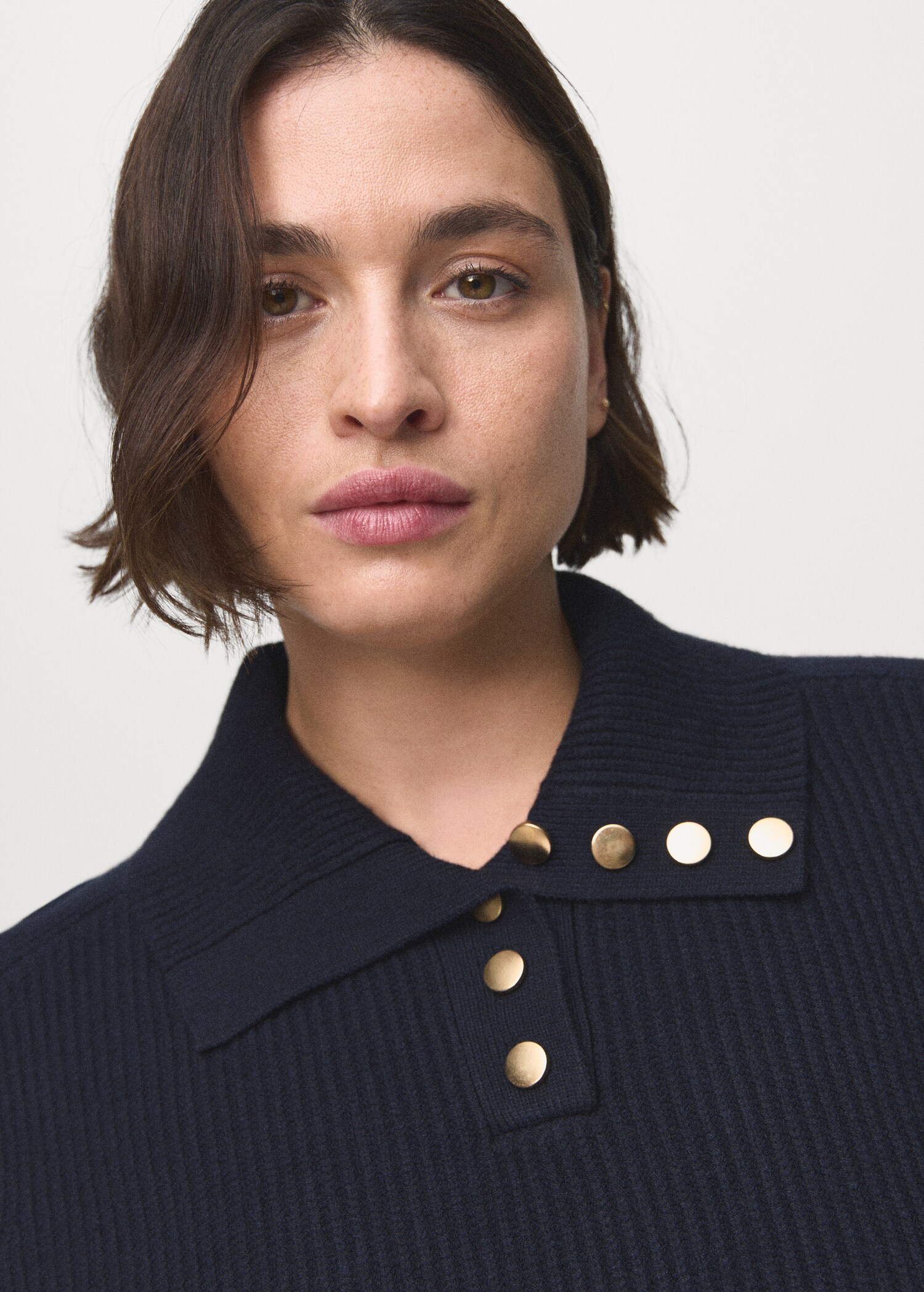 Ribbed polo neck sweater with buttons - Details of the article 4
