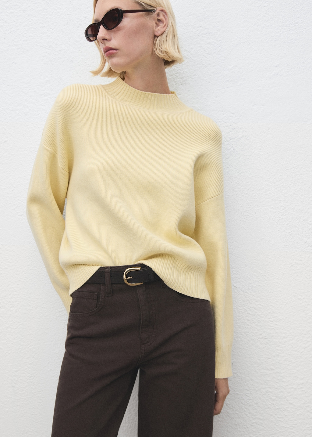 High collar sweater