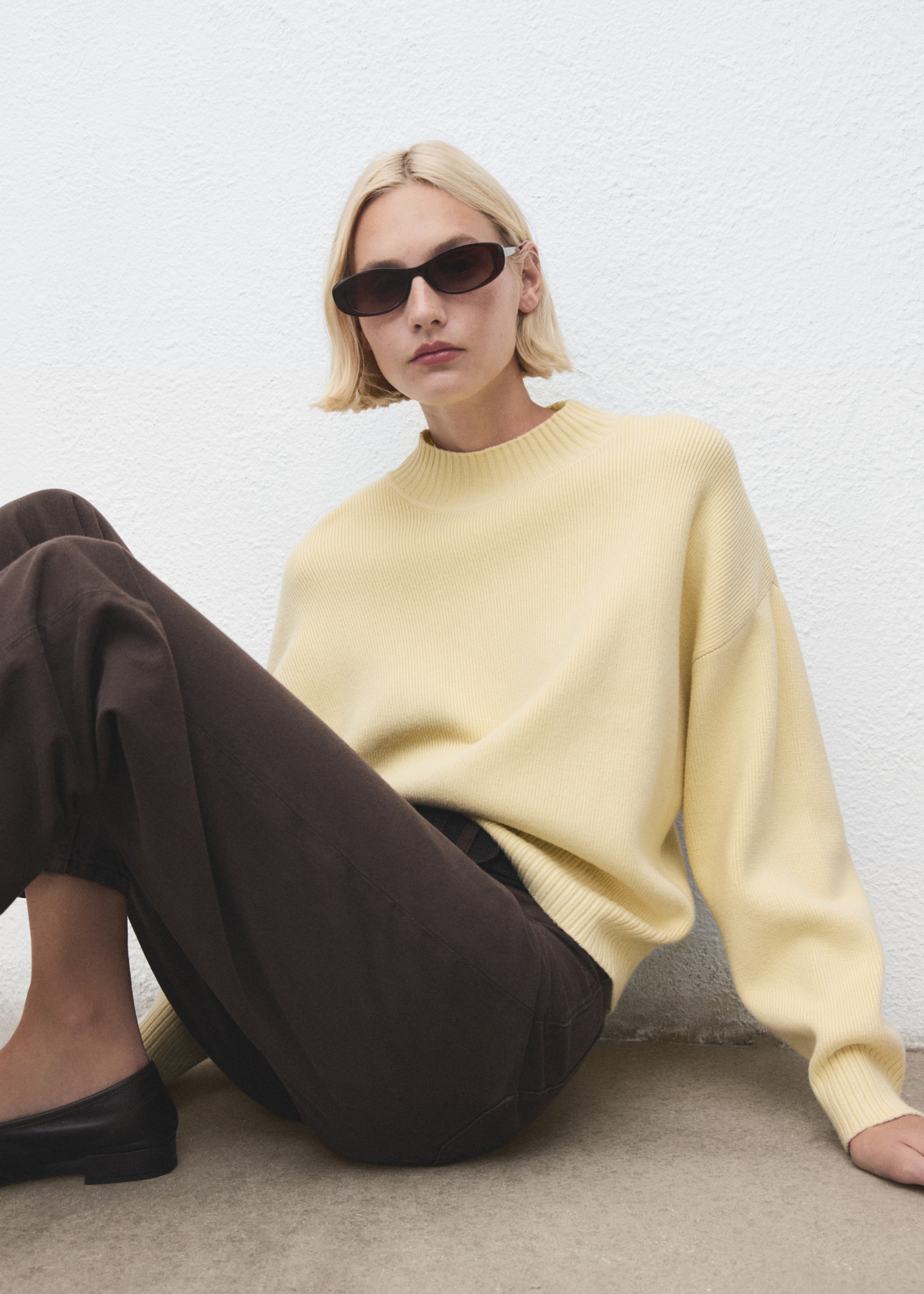 High collar sweater - Details of the article 2, Yellow. Ref: 17007788-00.