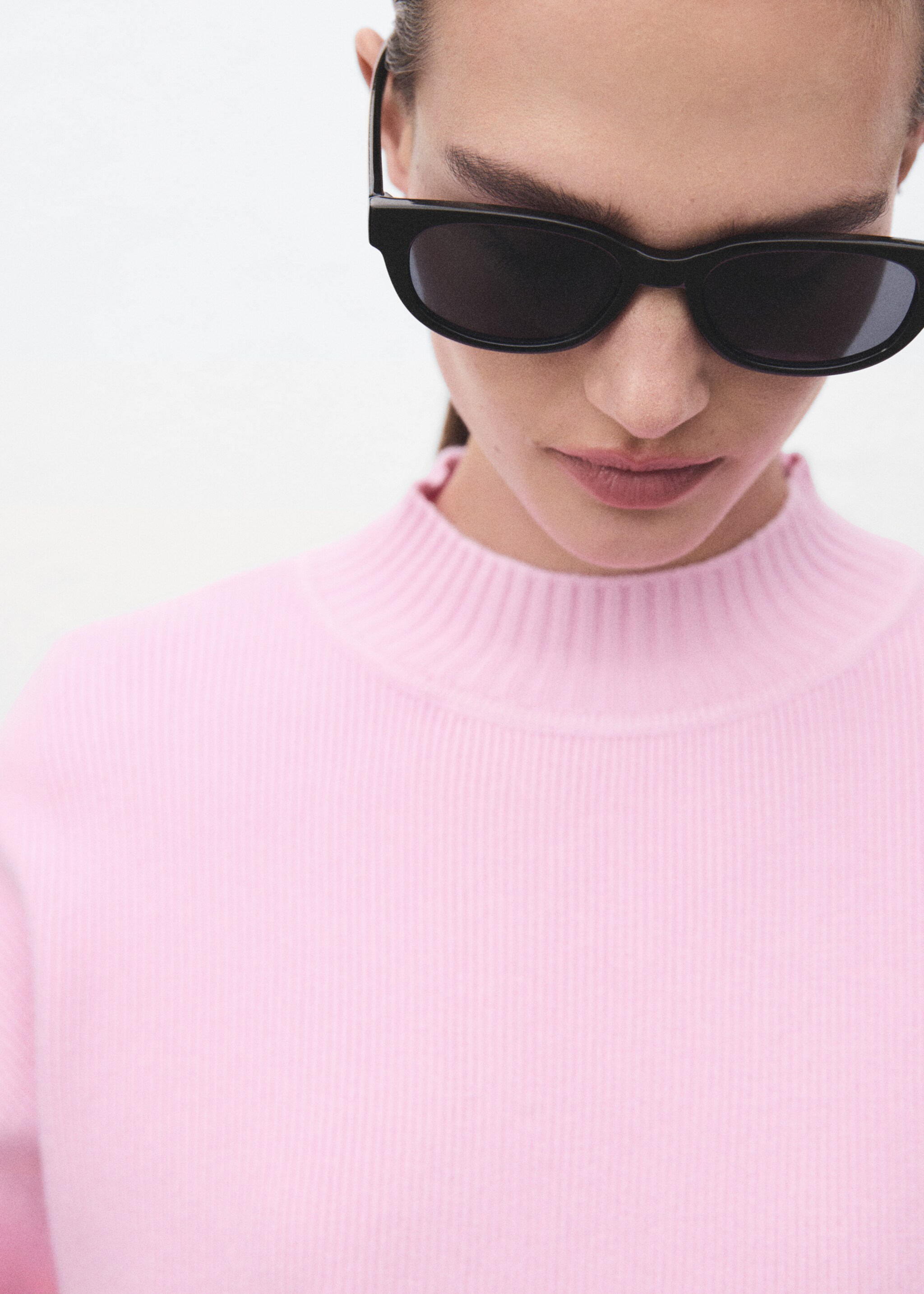 High collar sweater - Details of the article 1, Pink. Ref: 17007788-00.