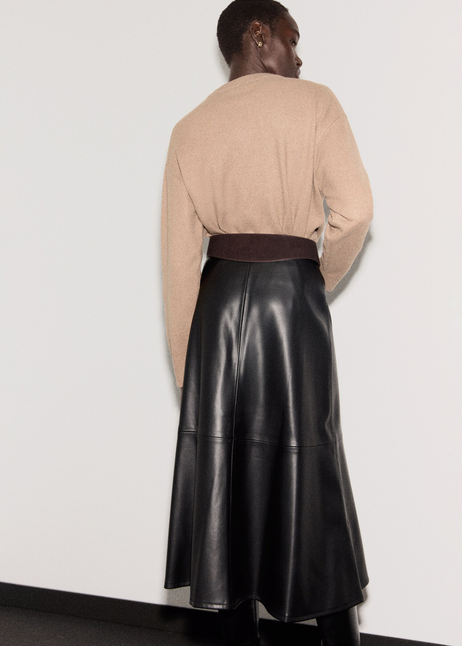 Medium-knit sweater - Reverse of the article