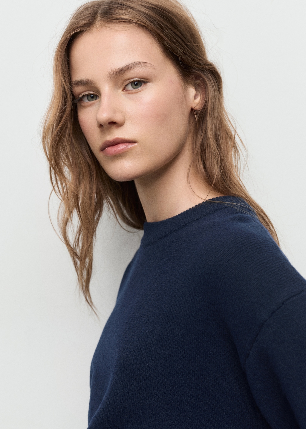 Round-neck knitted sweater