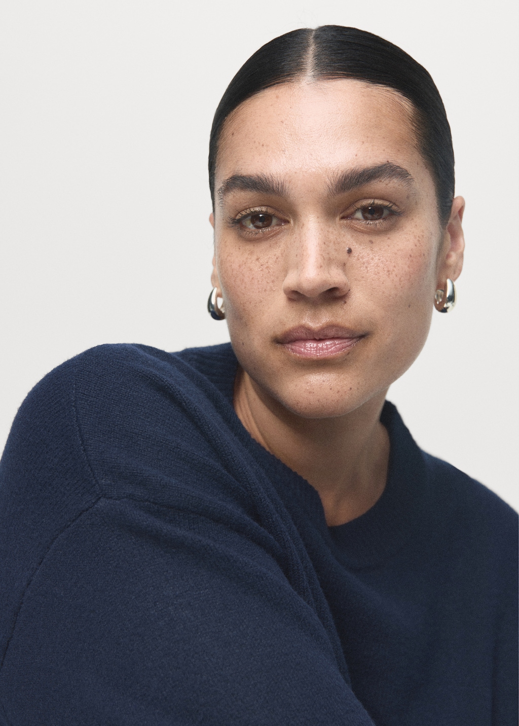 Round-neck knitted sweater