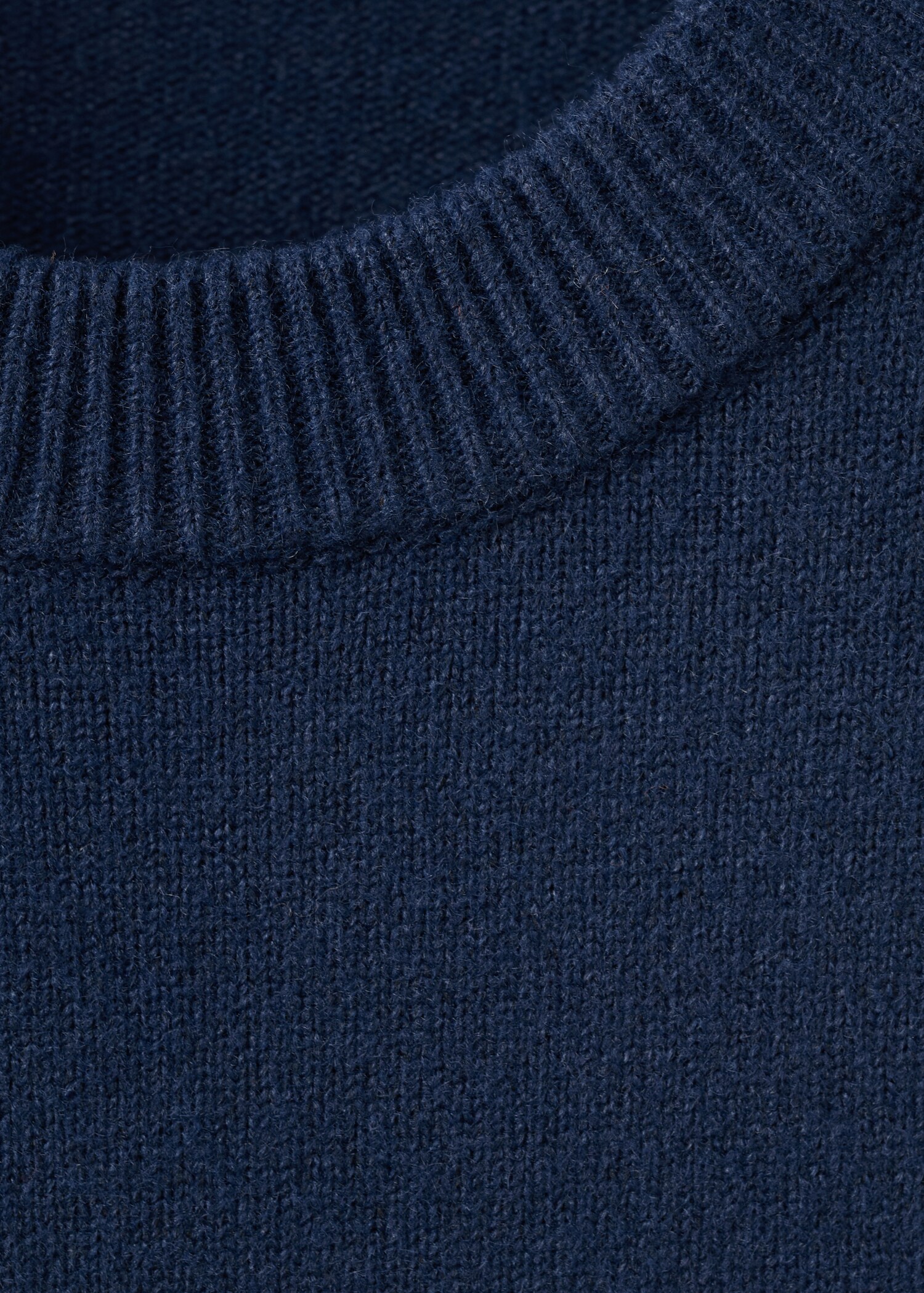 Medium-knit sweater - Details of the article 8