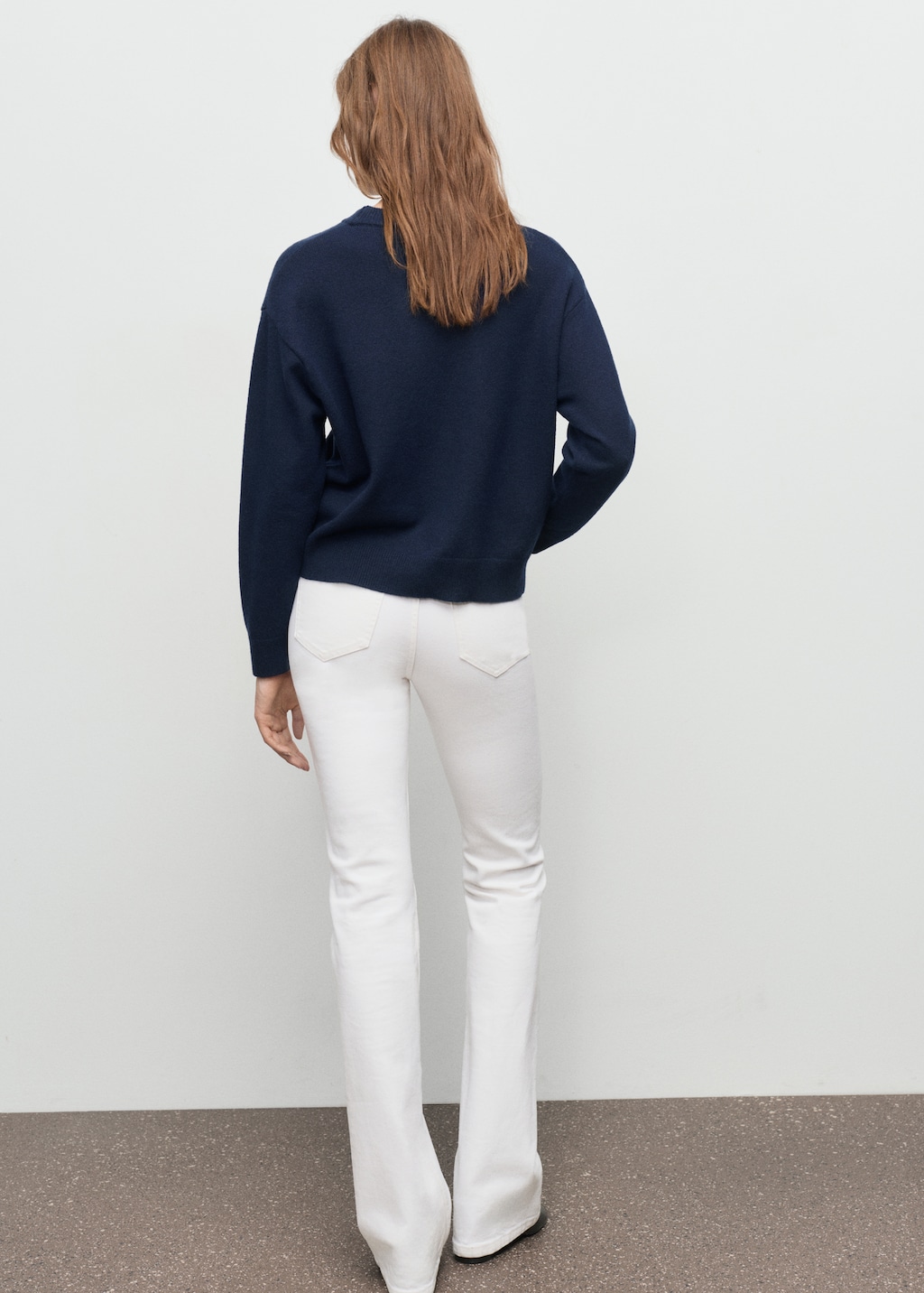Round-neck knitted sweater