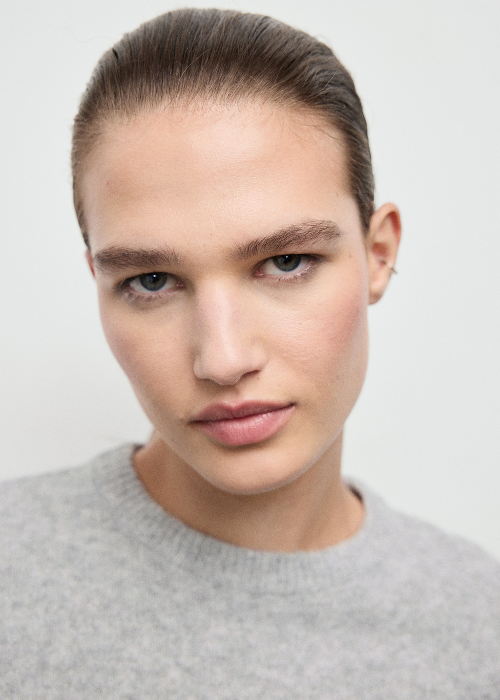 Short-sleeved knitted sweater