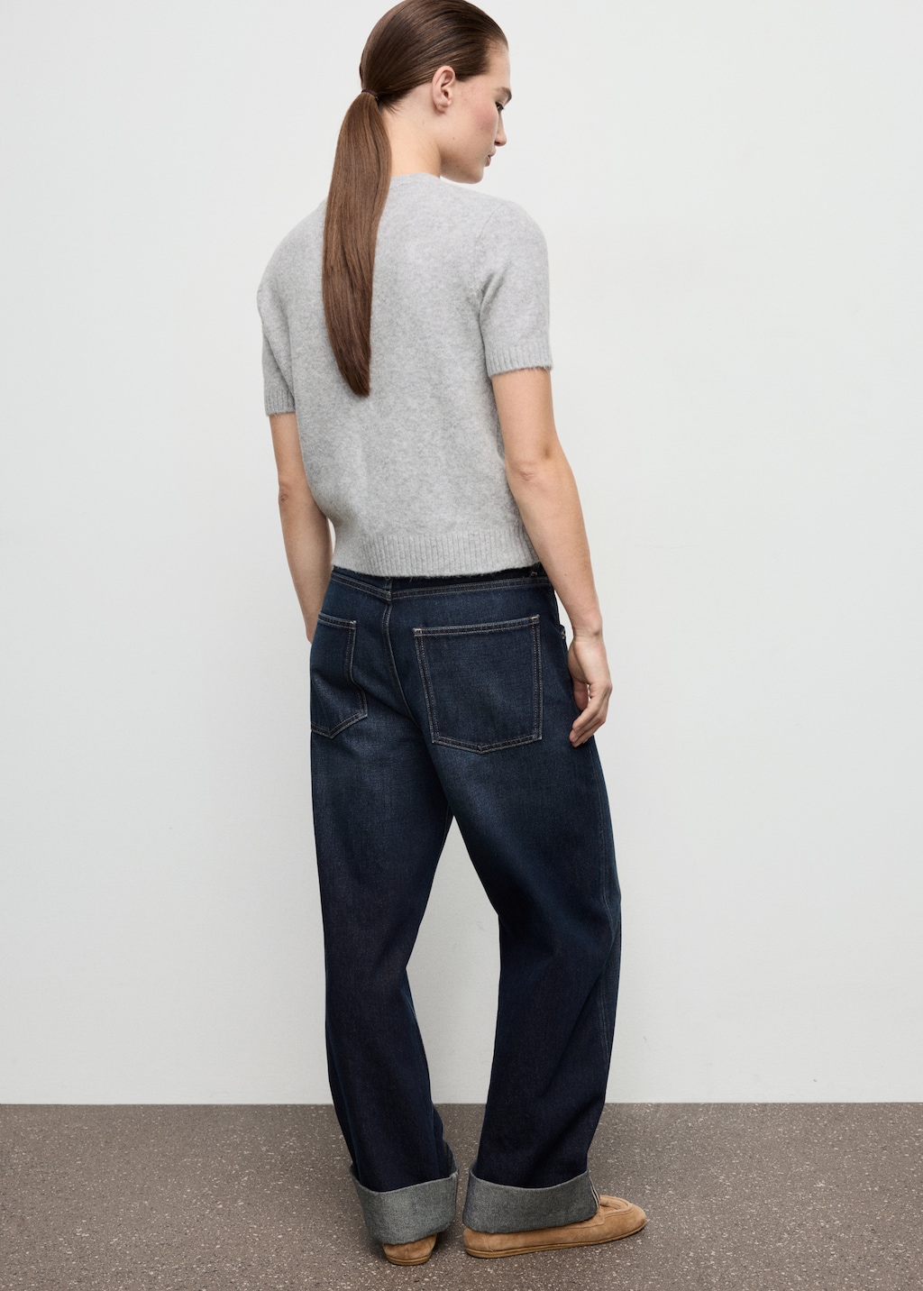 Short-sleeved knitted sweater